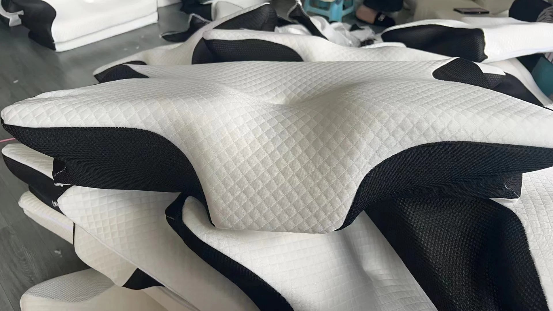 Orthopedic Memory Foam Pillow for Neck Pain Relief - Ergonomic Cervical Support Pillow with Cooling Gel - Perfect for Side, Back & Stomach Sleepers - Ideal for Home, Travel & Office Use