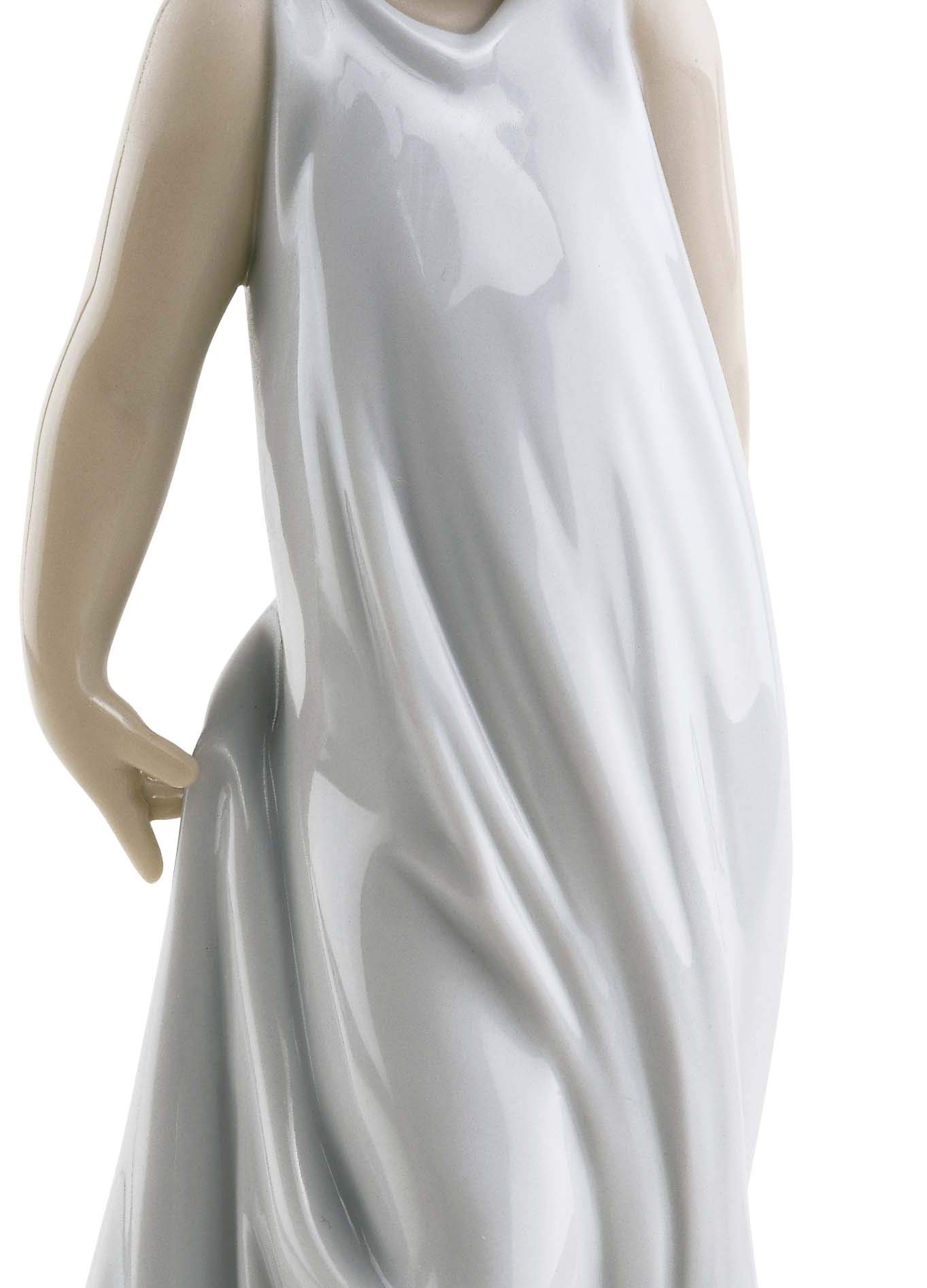 LLADRÓ Friend of The Butterflies Porcelain Figurine - Elegant Collectible Girl Statue for Home Décor & Gift Giving