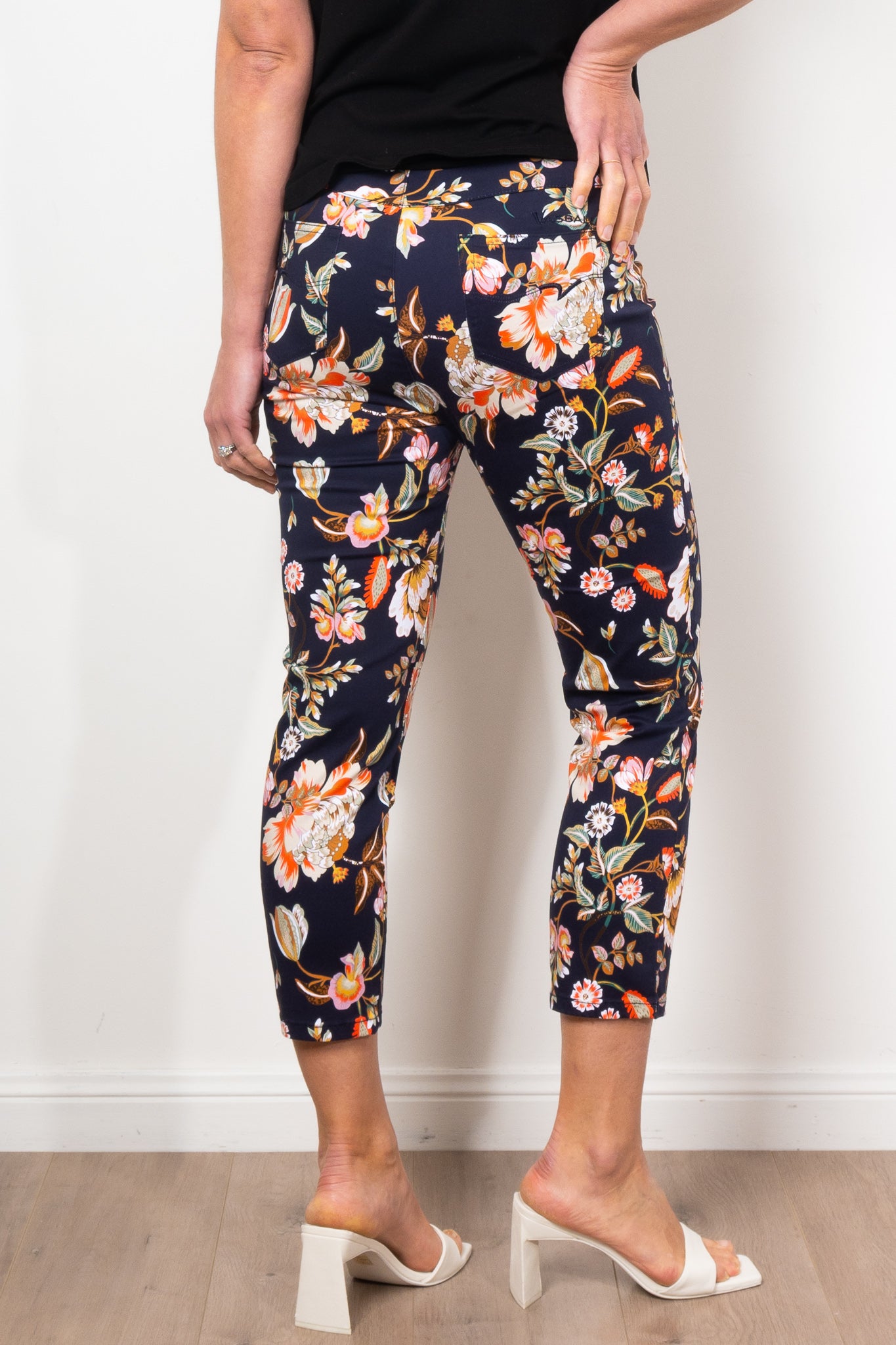 Vassalli Freya Print 7/8 Lightweight Yoga Pants for Women - Comfortable Stretchy Lounge Pants for Workout, Travel & Casual Wear
