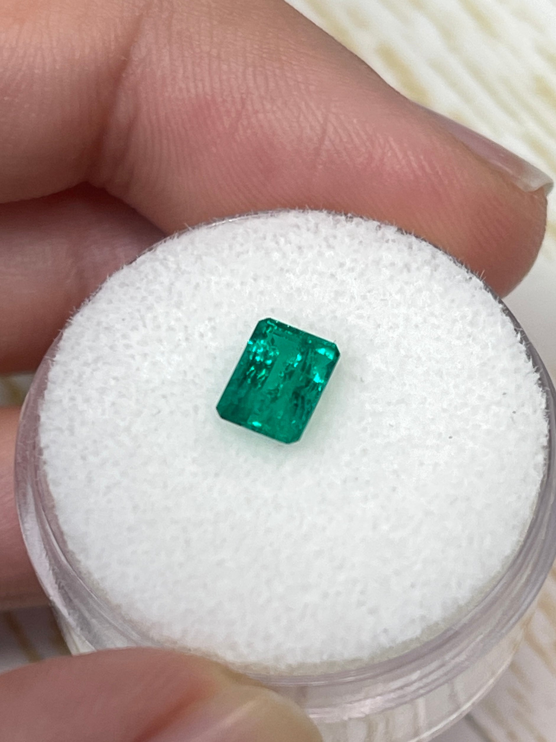 0.80 Carat 6.5x5mm Colombian Emerald Loose Gemstone - Emerald Cut for Jewelry Making, Engagement Rings & Fine Jewelry Designs