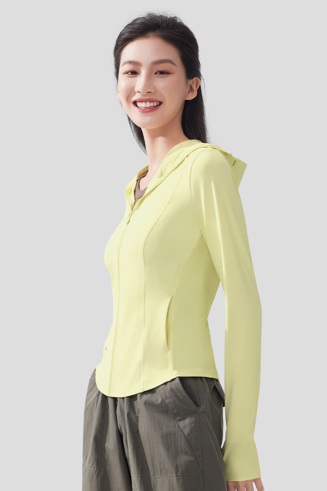 Iceskinny Women's Slim Fit Short Sun Protection Jacket UPF50+ - Lightweight UV Shielding for Outdoor Activities, Hiking & Beach Wear