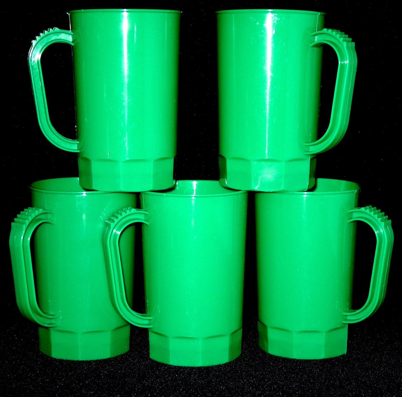 10 Pack Green Plastic 1 Pint Beer Mugs - Durable Party Cups for Outdoor BBQs, Tailgating & Bar Gatherings - BPA-Free Drinking Glasses for Beer, Soda & Cocktails