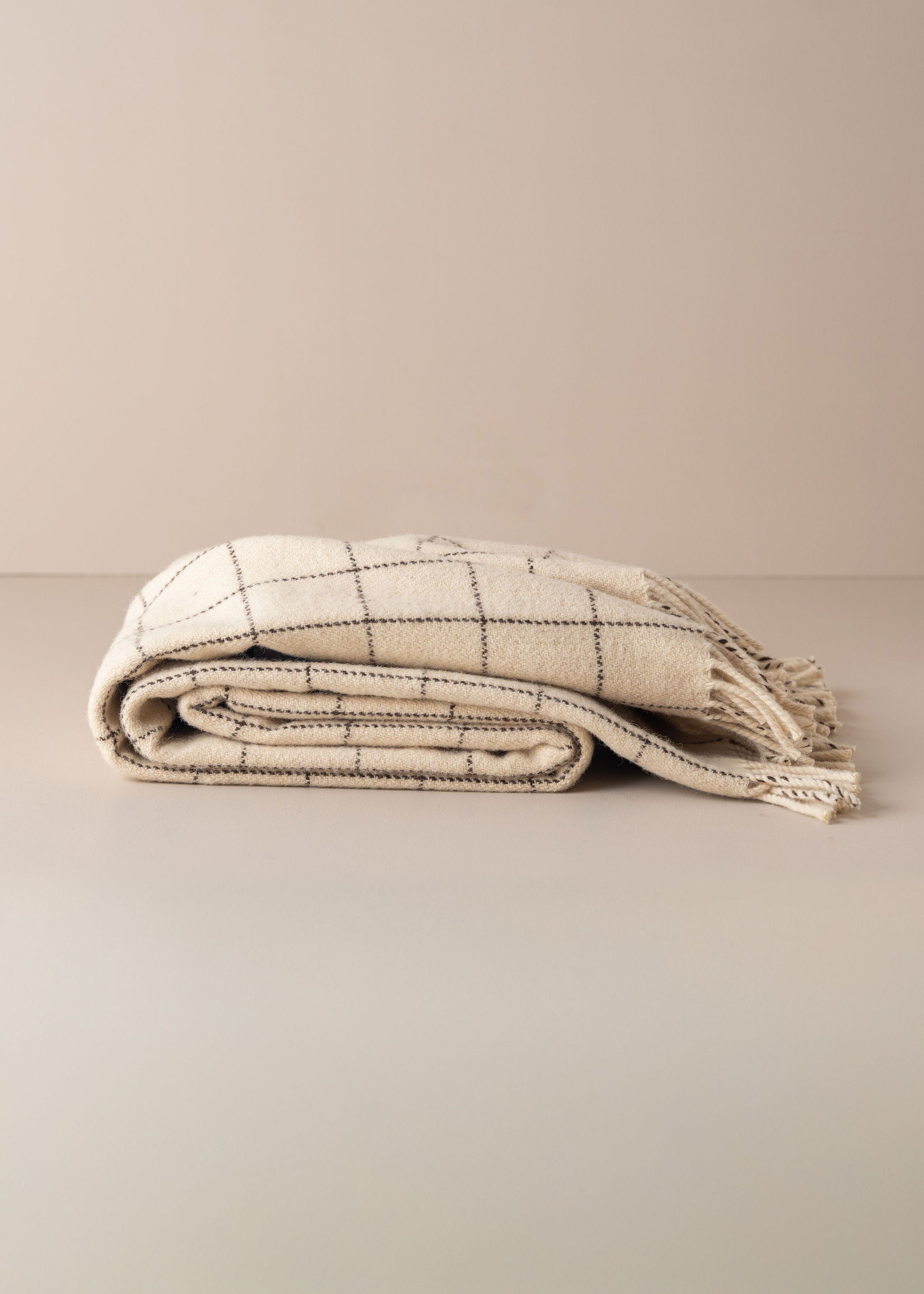 Cozy Grid Wool Throw Blanket & Reversible Bed Cover - Soft Warm Plaid Design for Couch, Sofa, Bed & Home Decor - Perfect for Winter, Fall & Gift Giving