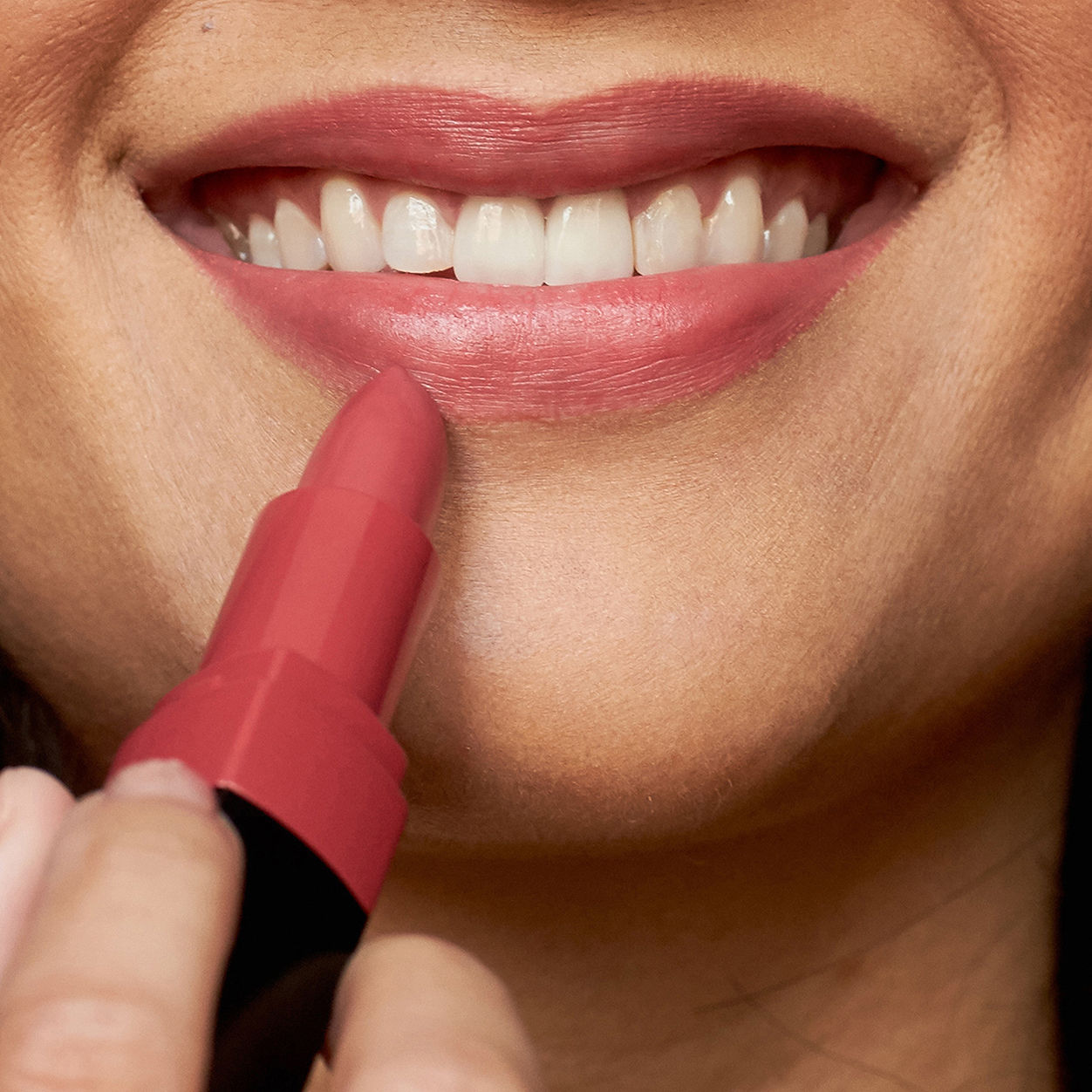 Long-Lasting Crushed Lip Color - Hydrating Matte Lipstick for Women, Vegan & Cruelty-Free - Perfect for Everyday Wear, Date Night & Special Occasions