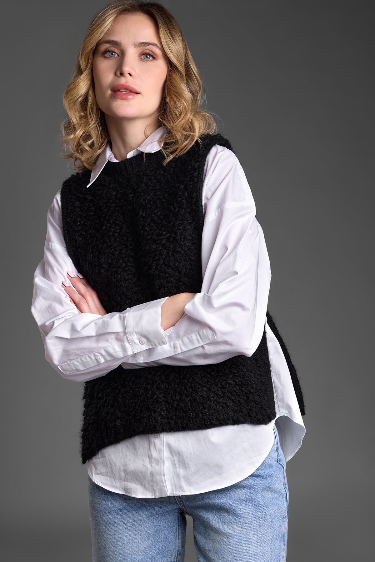 Women's Chunky Knit Sweater Vest - Cozy Cable Knit Sleeveless Pullover for Fall & Winter - Perfect for Layering, Office Wear, and Casual Outfits