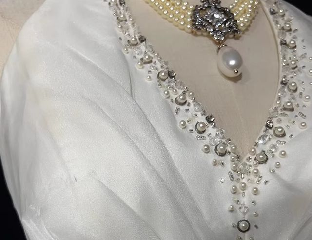 Elegant Mermaid Halter Beaded White Wedding Dress Vintage Evening Gown J6381 - Perfect for Beach Weddings, Prom Nights & Formal Events