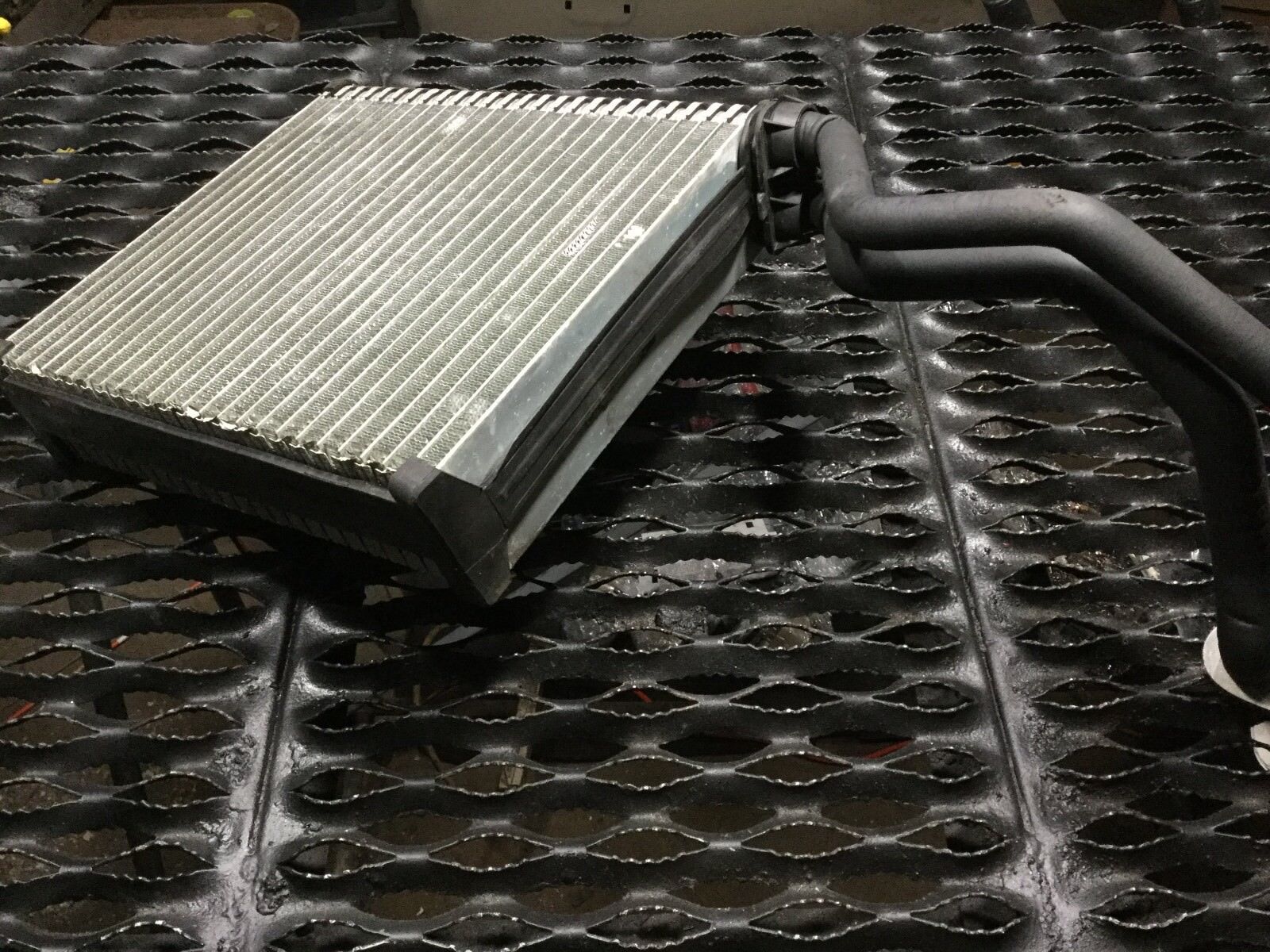 2003-2007 Audi A4 AC Evaporator Core 8E1820103A OEM Replacement - Perfect for Cooling System Repair & Maintenance