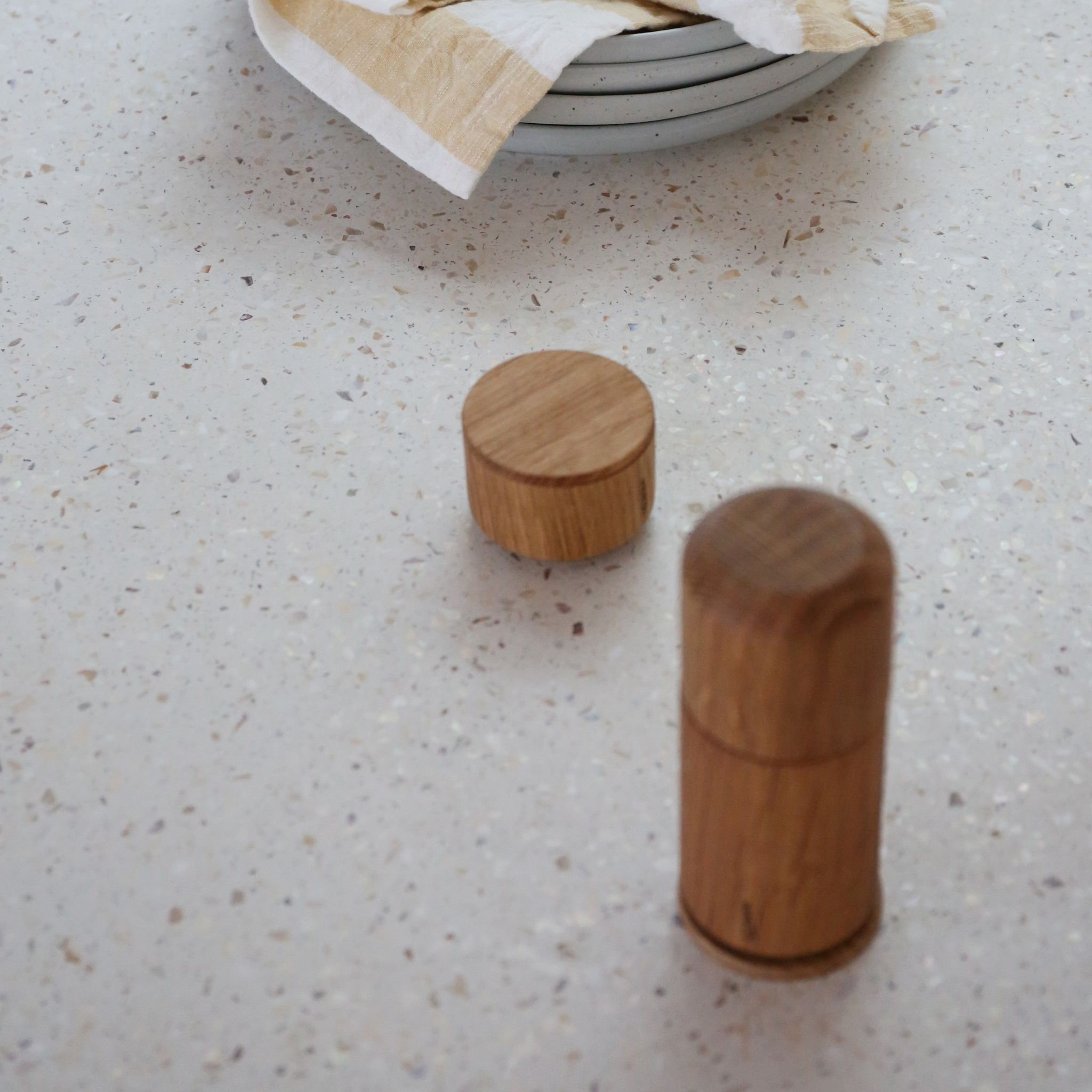 EKTA LIVING 'Salt Me' Natural Oak Salt Dish with Lid - Premium Oil-Finished Wooden Salt Cellar for Kitchen, Dining Table & Countertop Decor