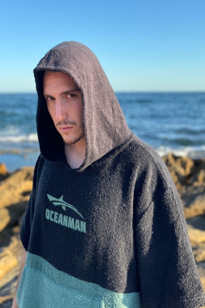 Oceanman Waterproof Poncho for Outdoor Activities - Green/Black - Perfect for Hiking, Camping, and Beach Trips