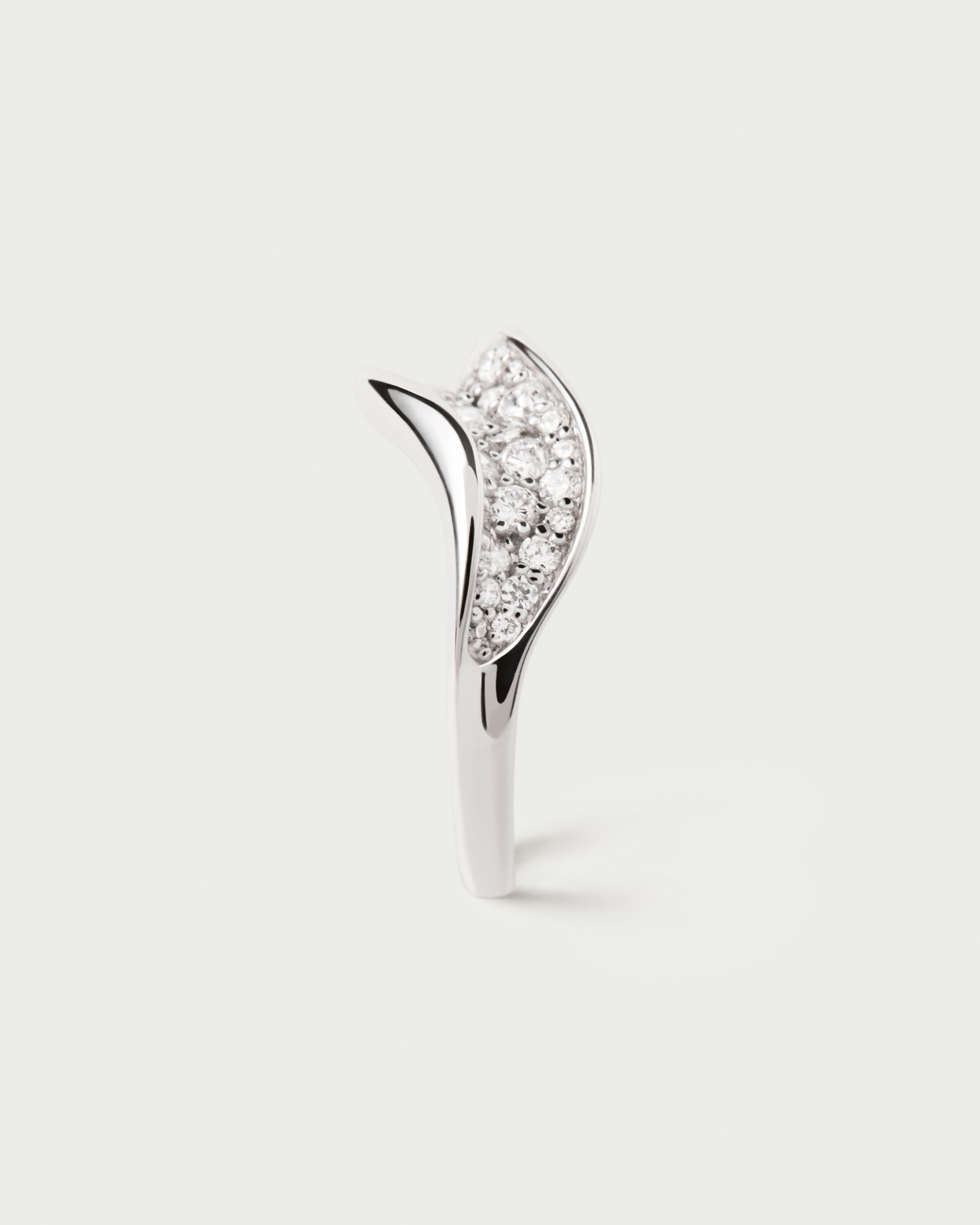 **Elegant Diamond & White Gold Violet Ring for Women - Perfect for Weddings, Anniversaries & Special Occasions**
