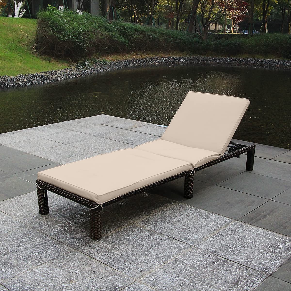 GIODIR Adjustable Wicker Outdoor Chaise Lounge with Cushions - Patio, Pool & Beach Chair for Tanning, Yard Relaxation - Weather-Resistant Lounge Furniture for Backyard, Garden & Outdoor Living Spaces