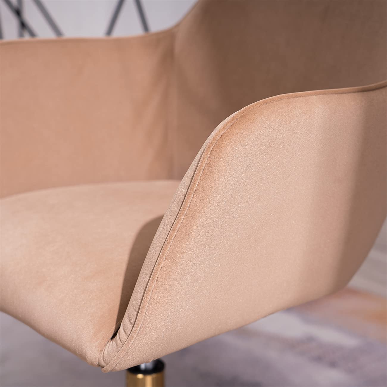 Ergonomic Swivel Office Chair with Wheels & Adjustable Armrests - Modern Velvet Task Chair for Home Office, Bedroom & Workspace - Light Coffee Computer Desk Chair for Comfort & Productivity