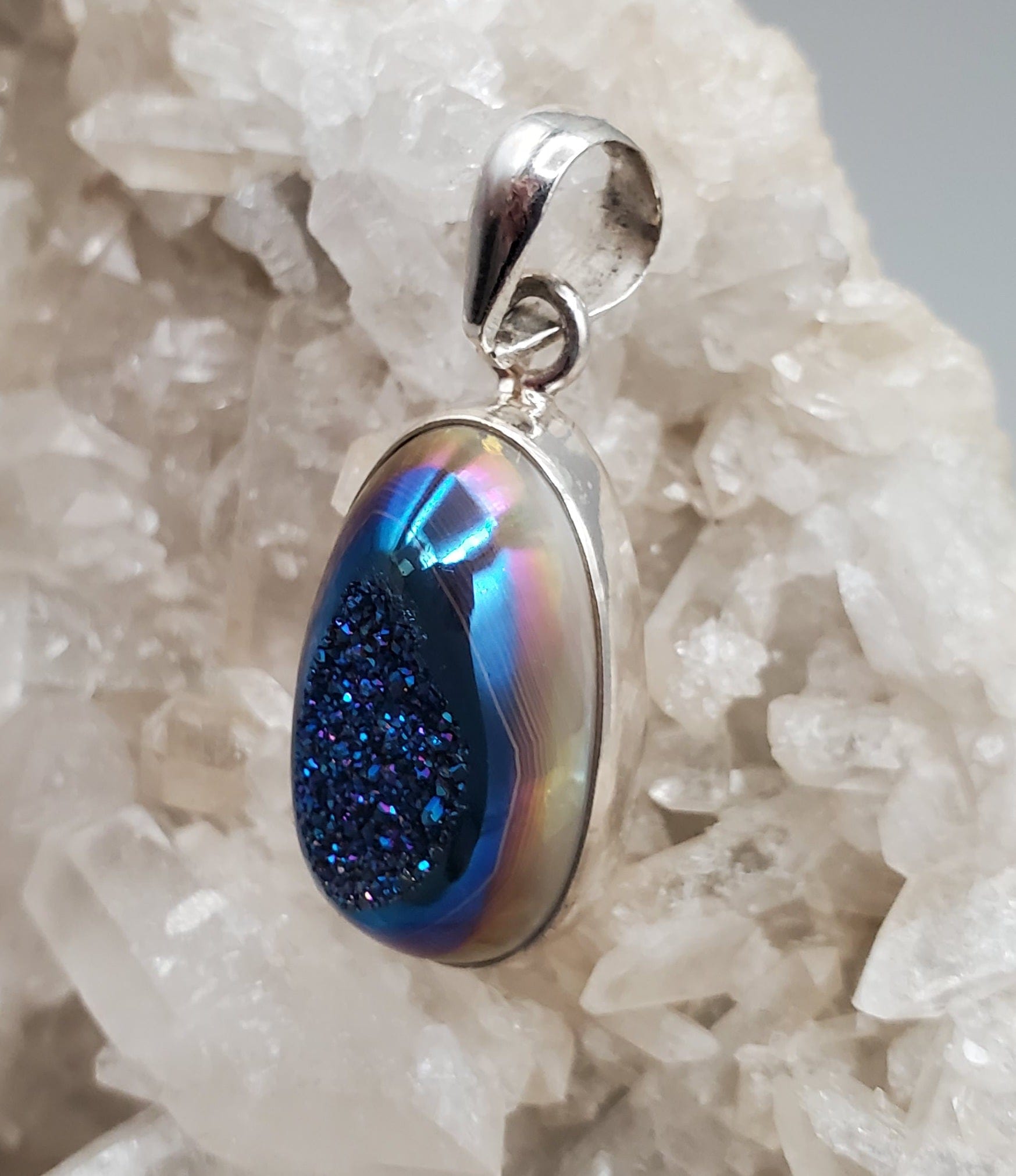 Aura Druzy Pendant Necklace - Natural Stone Crystal Jewelry for Women - Perfect for Everyday Wear, Gift Giving & Spiritual Healing