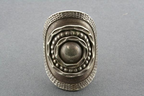 Elegant Oval Detailed Curved Ring for Women - Perfect for Weddings, Parties & Everyday Wear