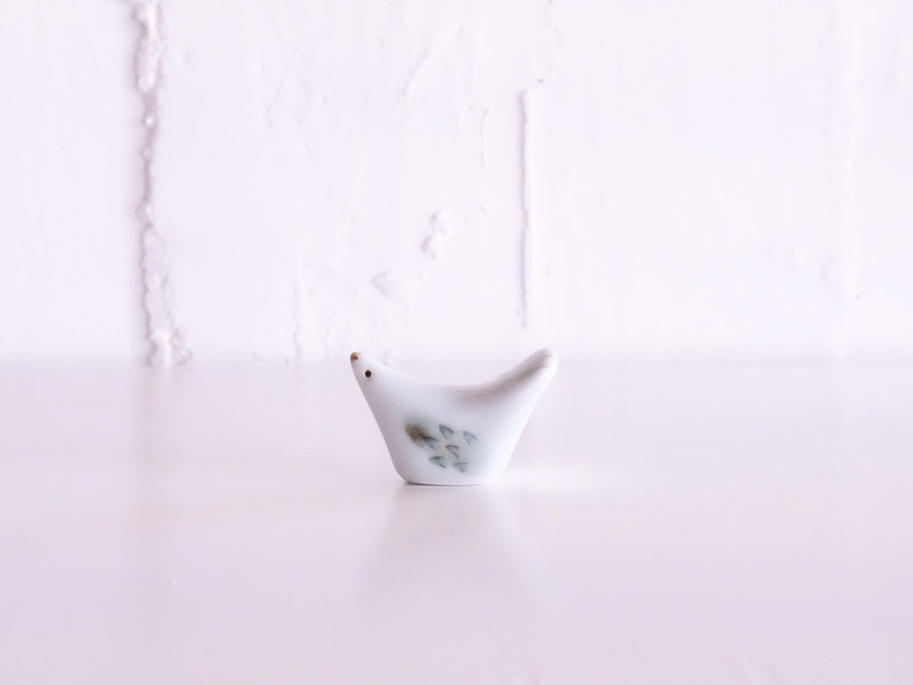Baizan Gama Bird Design Chopstick Rest - Handcrafted Ceramic Tableware for Sushi, Asian Dining & Home Decor