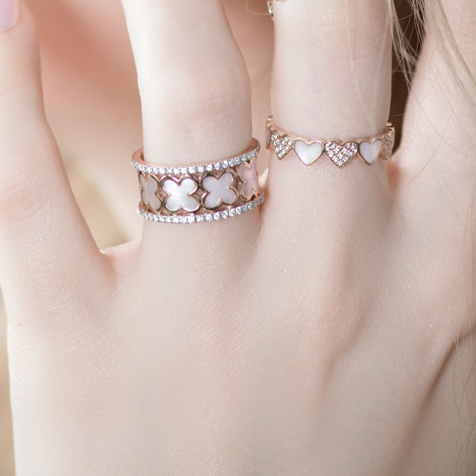 14K Rose Gold Mother of Pearl Clover Diamond Eternity Ring for Women - Elegant Wedding Band, Anniversary Gift & Everyday Jewelry