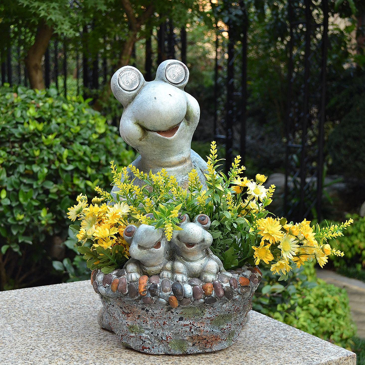 Creative LED Turtle Garden Statue - Outdoor Animal Sculpture with Flower Pot for Lawn, Terrace & Balcony Decor | Solar-Powered Decorative Ornament for Patio, Yard & Garden Landscaping