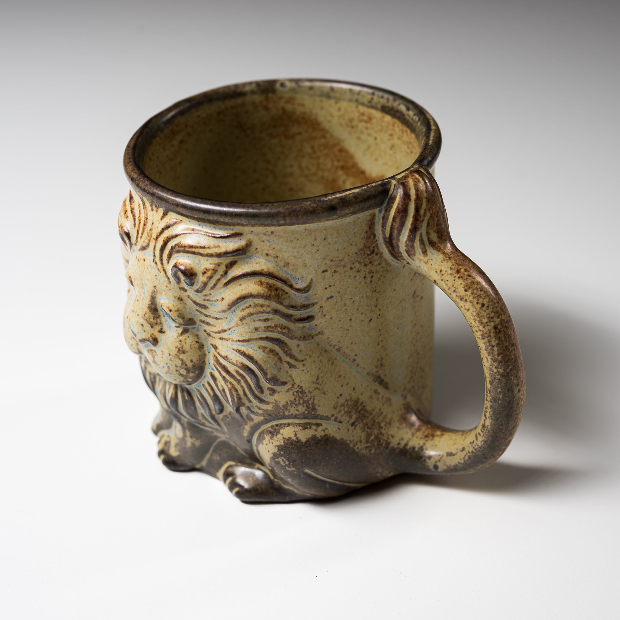 Seto Ware KASHIWA Animal Mug Cup - Lion Ceramic Coffee Cup, Japanese Traditional Pottery, Handcrafted Tea Mug for Home & Office Use, Perfect Gift for Tea & Coffee Lovers