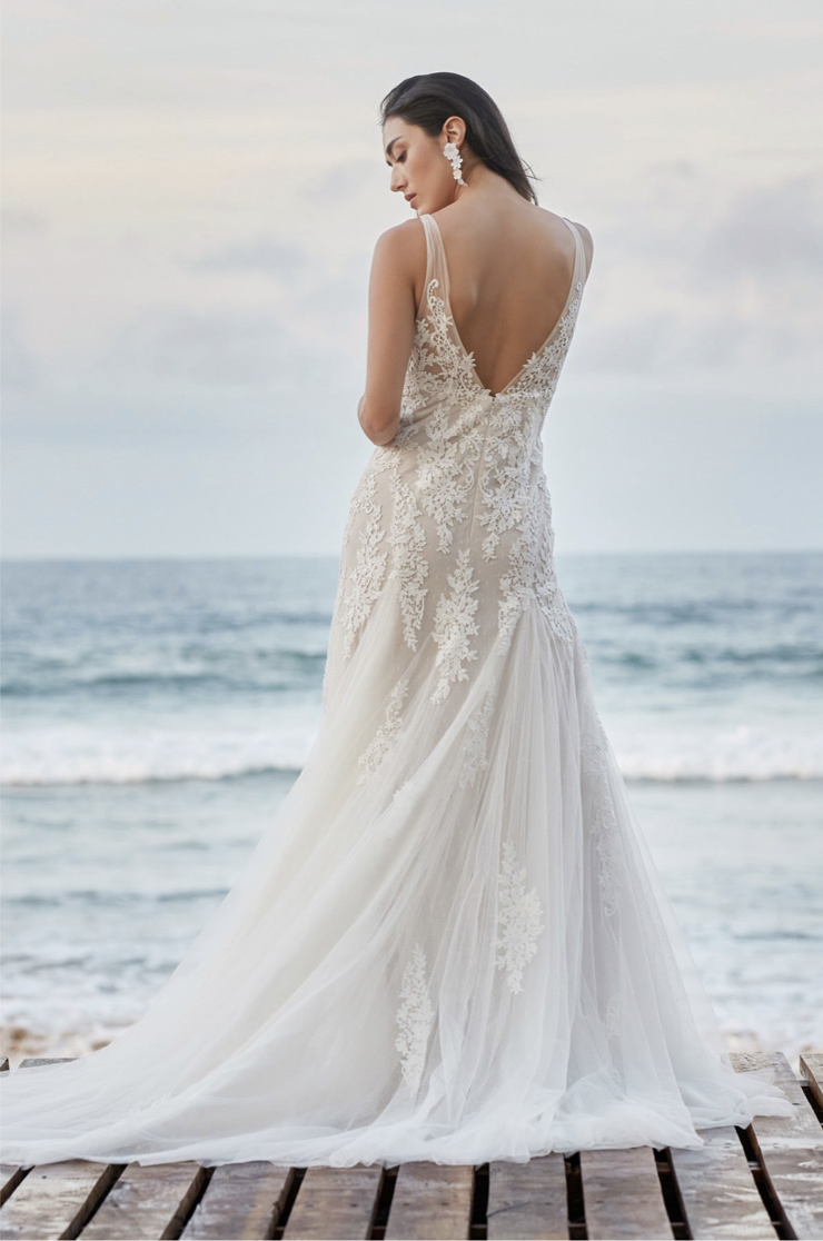 Willowby by Watters Kalie Gown - Elegant Lace Wedding Dress for Brides, Beach & Destination Weddings
