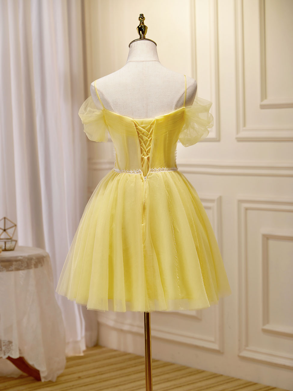 Elegant Mini Yellow Prom Dresses with Beading Lace - Short Homecoming Party Dresses for Teens - Perfect for Dances, Formals & Special Occasions