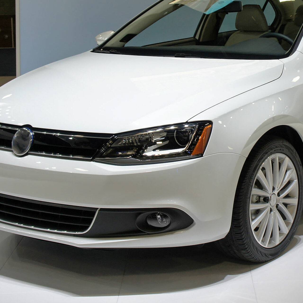 2011-2014 Volkswagen Jetta 4DR 9006 Fog Lights with Clear Lens - Premium Replacement Fog Lamps (Excludes Wagon & GLI Models) - Perfect for Night Driving & Enhanced Road Visibility
