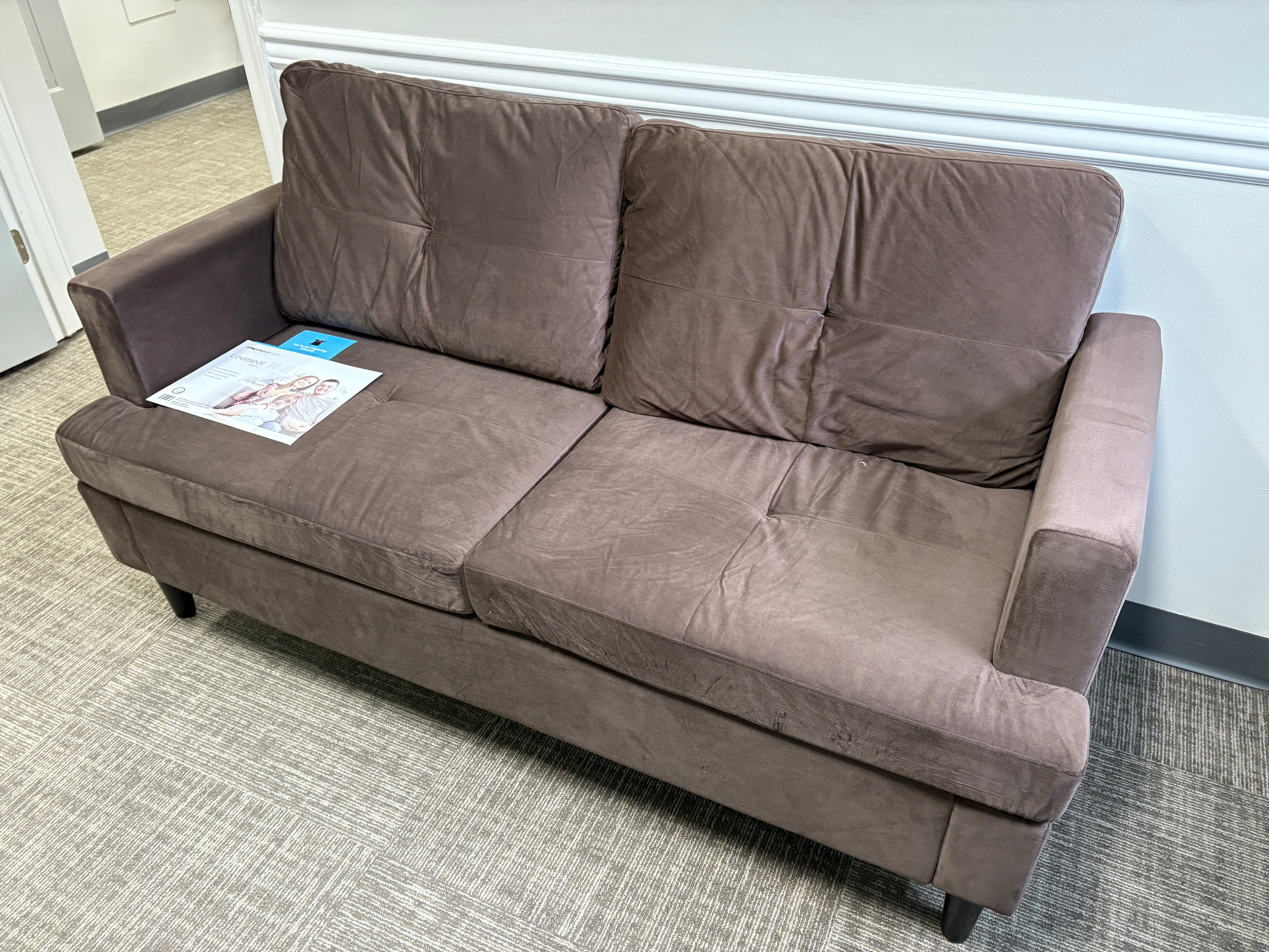 Comfortable Modern Love Seat Sofa for Small Spaces - Perfect for Living Room, Bedroom, or Apartment Decor
