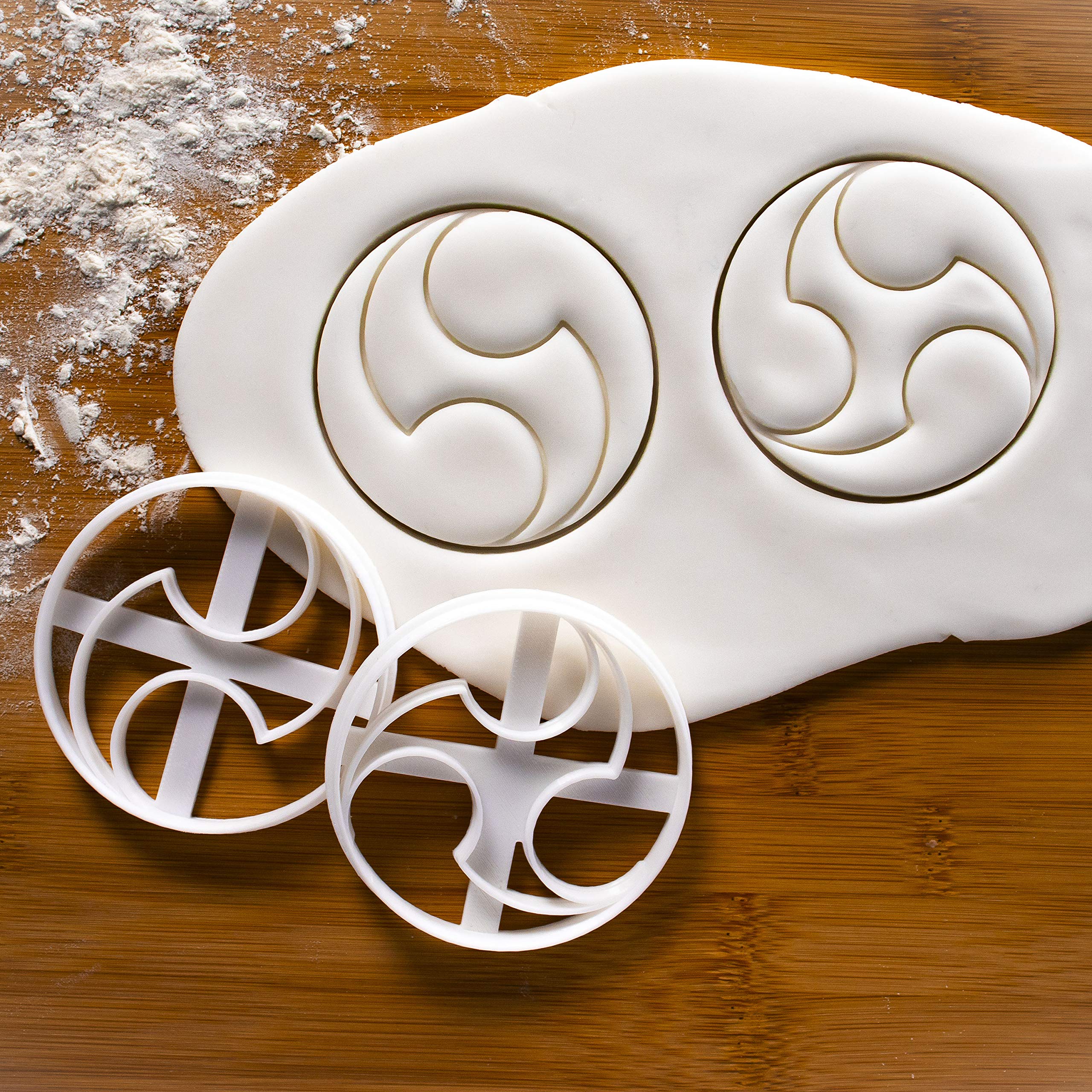 Set of 2 Japanese Tomoe Cookie Cutters - Traditional Futatsudomoe & Mitsudomoe Designs for Baking, Pastry & Cake Decorating - Perfect for Home Bakers, Japanese Tea Ceremonies & Cultural Events