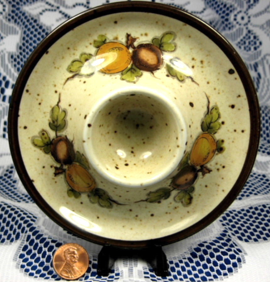 Vintage 1960s English Crater Shaped Egg Cup - Retro Mottled Fruit Design for Breakfast & Tea Time - Perfect for Soft Boiled Eggs & Elegant Table Setting