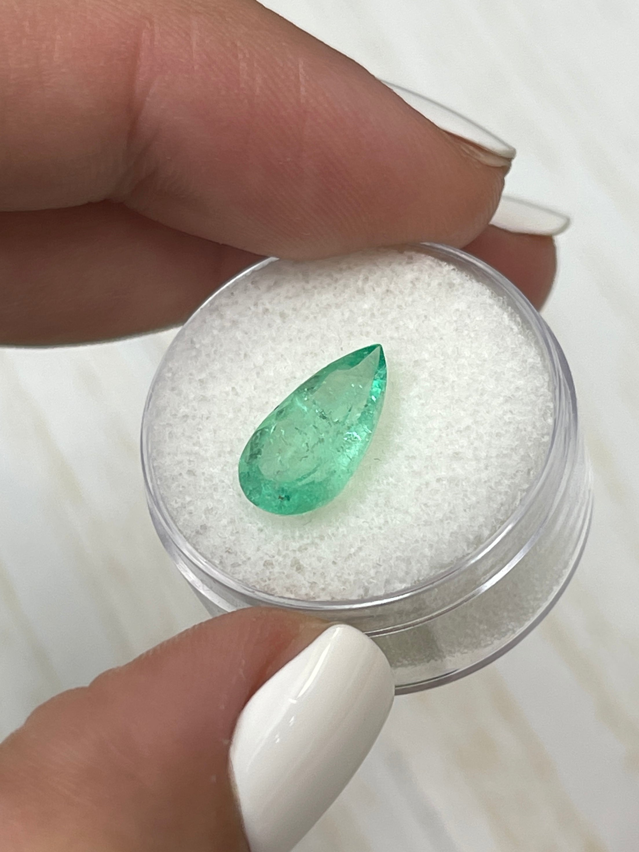 2.76 Carat Natural Colombian Emerald Pear Cut Loose Gemstone - Stunning Green Elongated Shape for Jewelry Making, Engagement Rings & Luxury Gifts