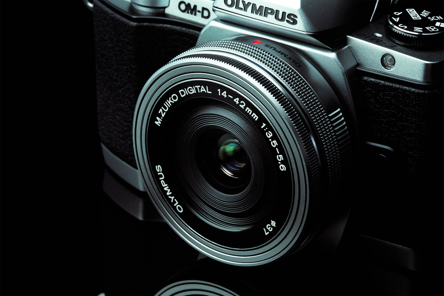 Olympus M.Zuiko Digital ED 14-42mm f/3.5-5.6 EZ Pancake Lens for Micro Four Thirds Cameras - Black | Compact Zoom Lens for Travel, Vlogging & Everyday Photography