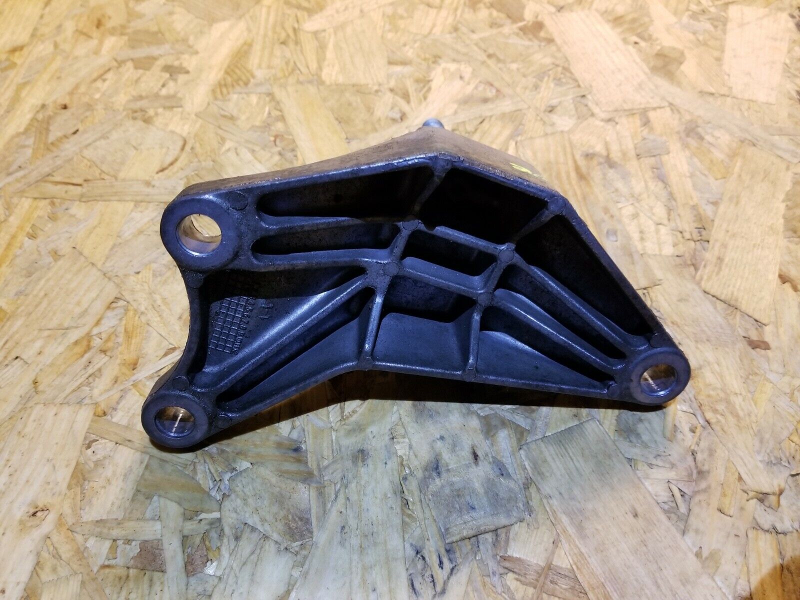 02 08 Jaguar X-Type 3.0L Automatic Transmission Mount Bracket Support OEM Replacement Part - Perfect for Smooth Gear Shifting & Vibration Reduction