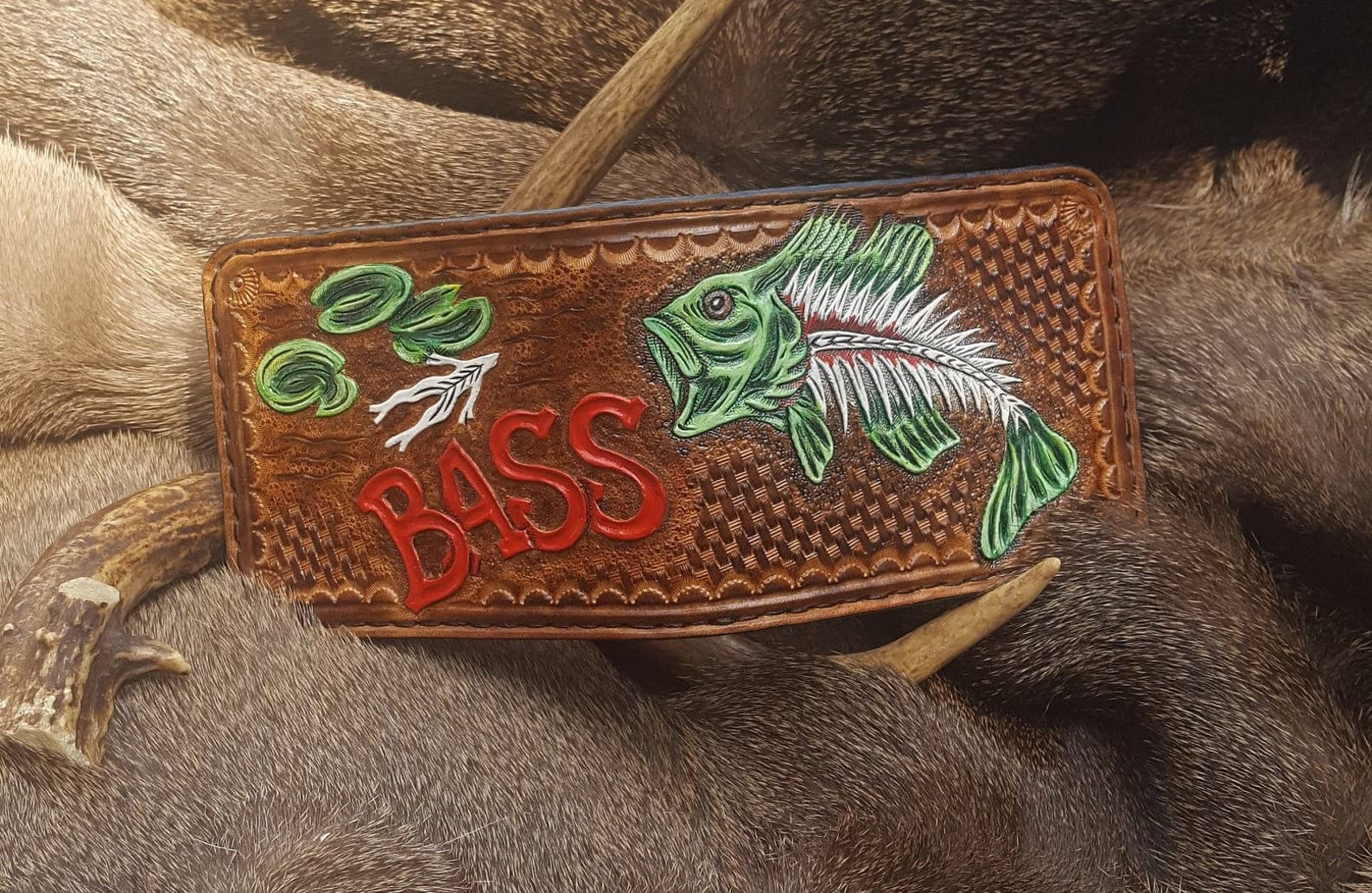 Handcrafted 3D Genuine Leather Wallet for Men - Custom Engraved & Hand-Painted Fishing Design - Personalized Bass Fish Carved Wallet - Perfect Gift for Anglers & Outdoor Enthusiasts
