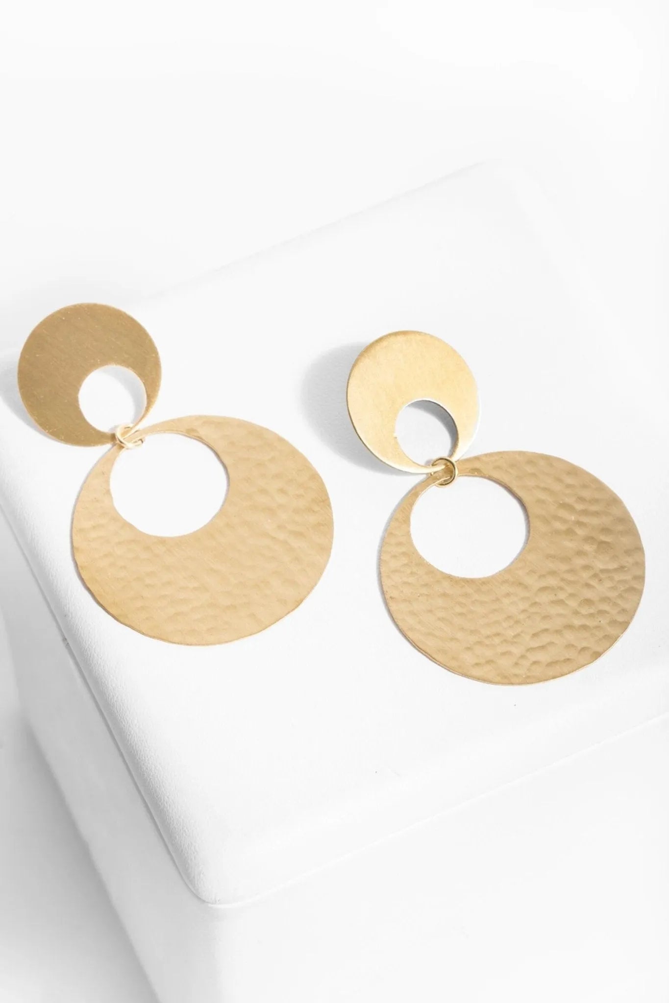 Hammered Metal Crescent Hoop Earrings for Women - Boho Chic Dangle Earrings - Gold & Silver Moon Earrings for Everyday Wear, Parties & Gifts