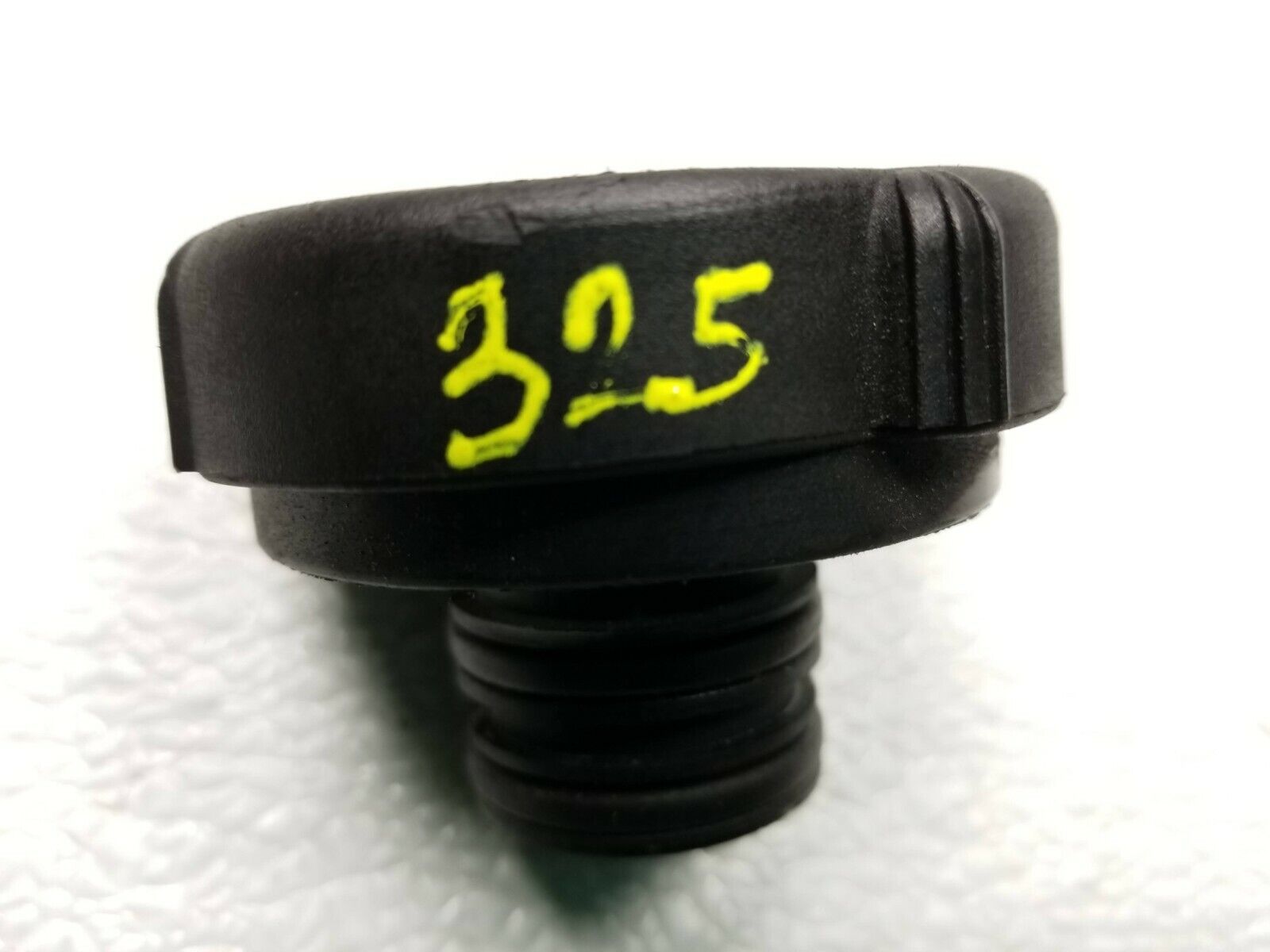 Genuine BMW E46 Radiator Overflow Reservoir Cap OEM Replacement Part - Fits 01 02 03 04 05 Models - Durable Cooling System Component for BMW 3 Series - Perfect for Engine Maintenance & Performance Upgrades