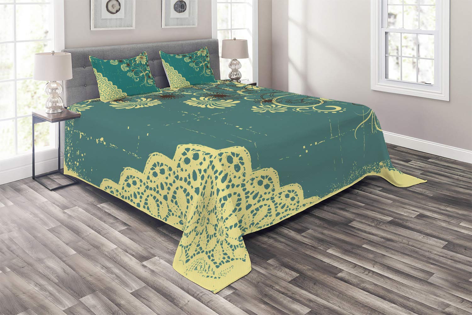 Ambesonne Vintage Quilted Bedspread Set - 3 Piece King Size Retro Abstract Floral Print Coverlet with 2 Pillow Shams in White & Jade Green | Bohemian Bedroom Decor, Guest Room Makeover, Cozy Farmhouse Style