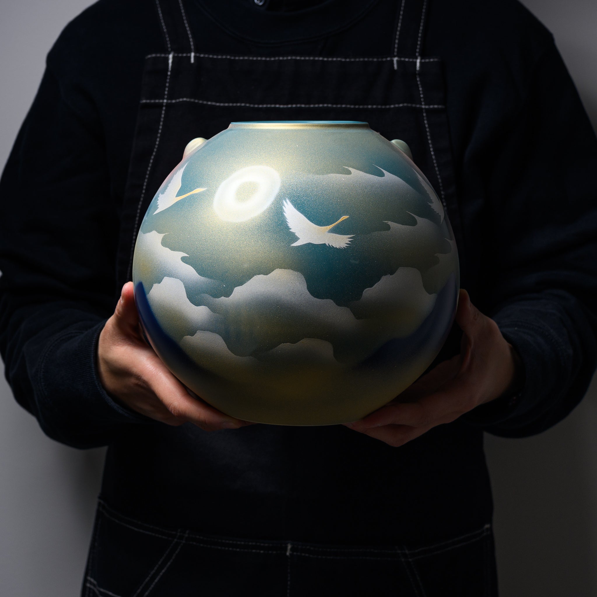 Kutani Ware Round Vase with Tray in Wooden Box - Crane in the Sky Japanese Ceramic Flower Vase | Perfect for Home Decor, Wedding Gifts & Tea Ceremony Display