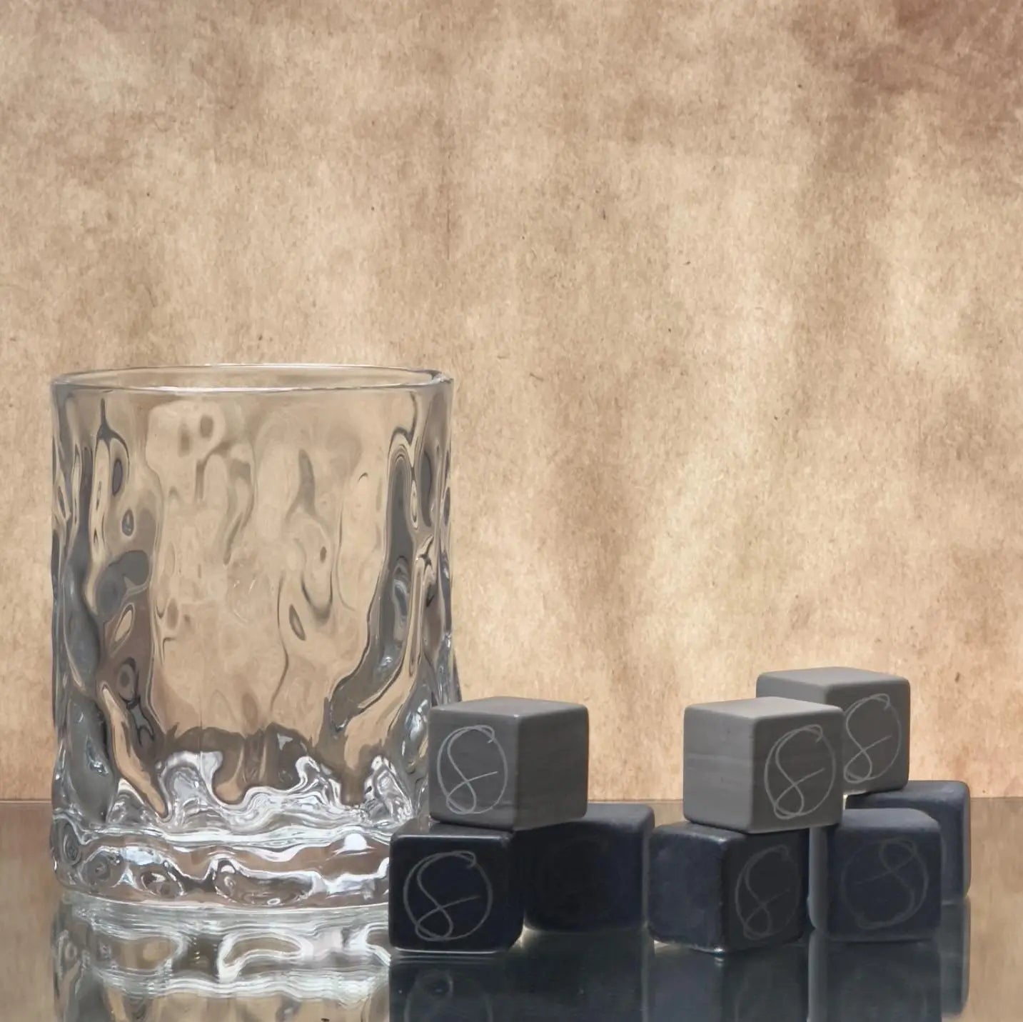 Premium Hand-Cut Granite Whisky Stones - Reusable Chilling Rocks for Whiskey, Bourbon & Scotch - Perfect for Gifts, Home Bars & Cocktail Parties