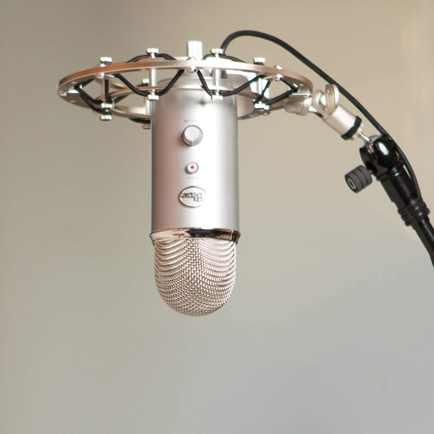 Logitech Blue Yeti USB Microphone for PC - Professional Condenser Mic for Podcasting, Gaming, Streaming & Studio Recording (White) - Perfect for Home Studios, Twitch Streamers & YouTube Content Creators
