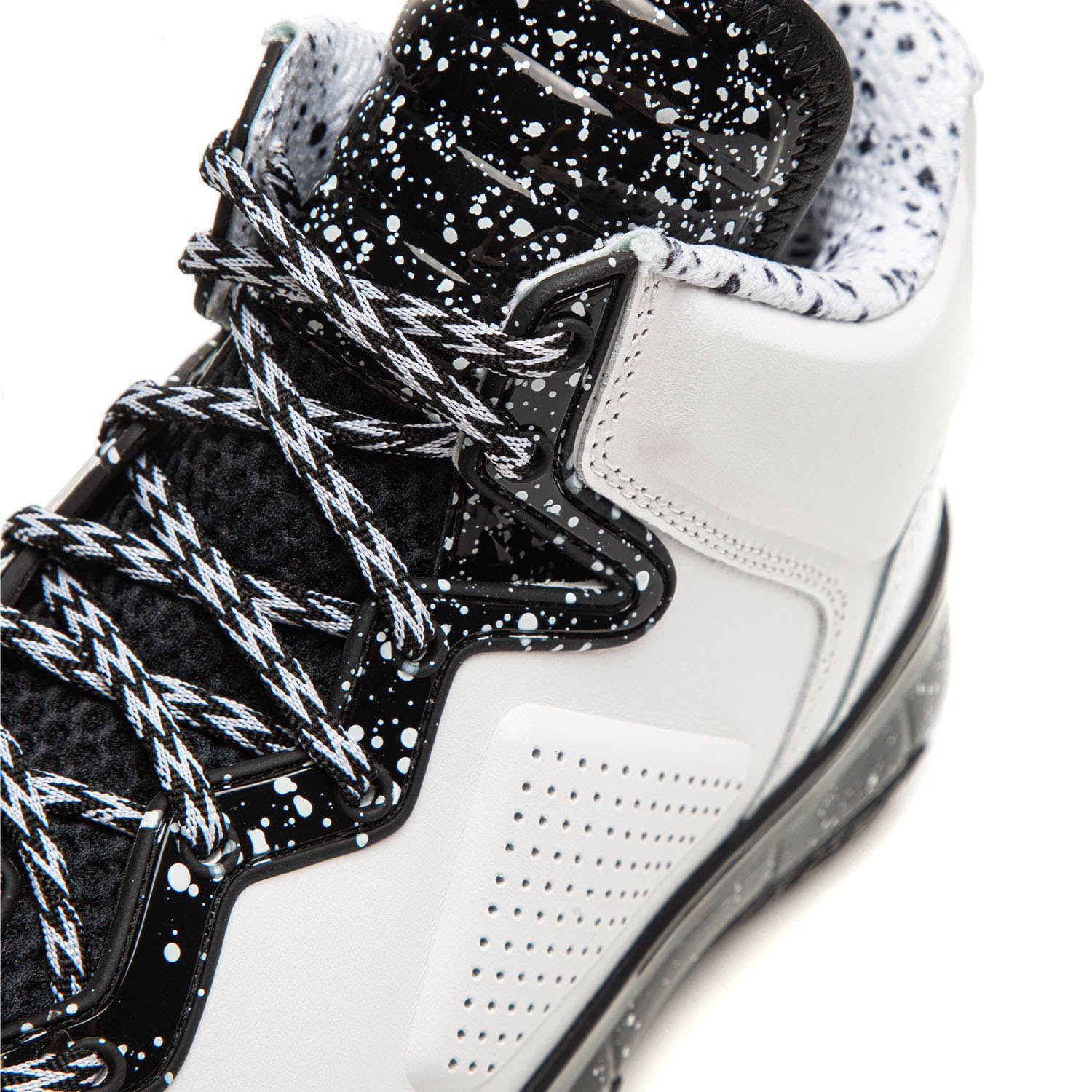 Way of Wade 1 Splash Basketball Shoes - High-Performance Men's Sneakers for Court Play & Streetwear Fashion | Perfect for NBA Fans & Basketball Enthusiasts