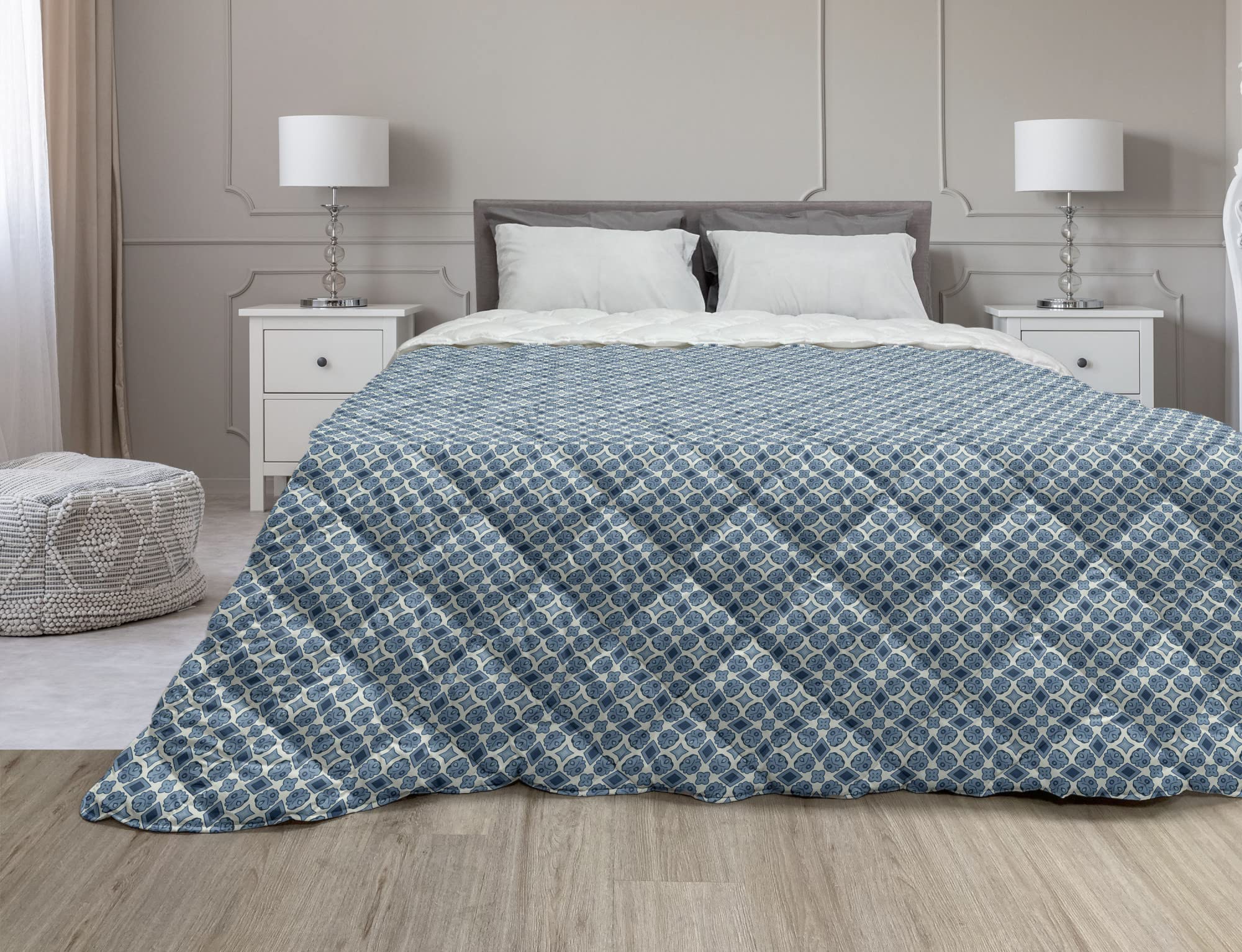 Ambesonne Blue and Beige Down Alternative Comforter - Queen Size Paisley Floral Oriental Vintage Design Microfiber All-Season Bedding - Perfect for Master Bedroom, Guest Room & Dorm Decor