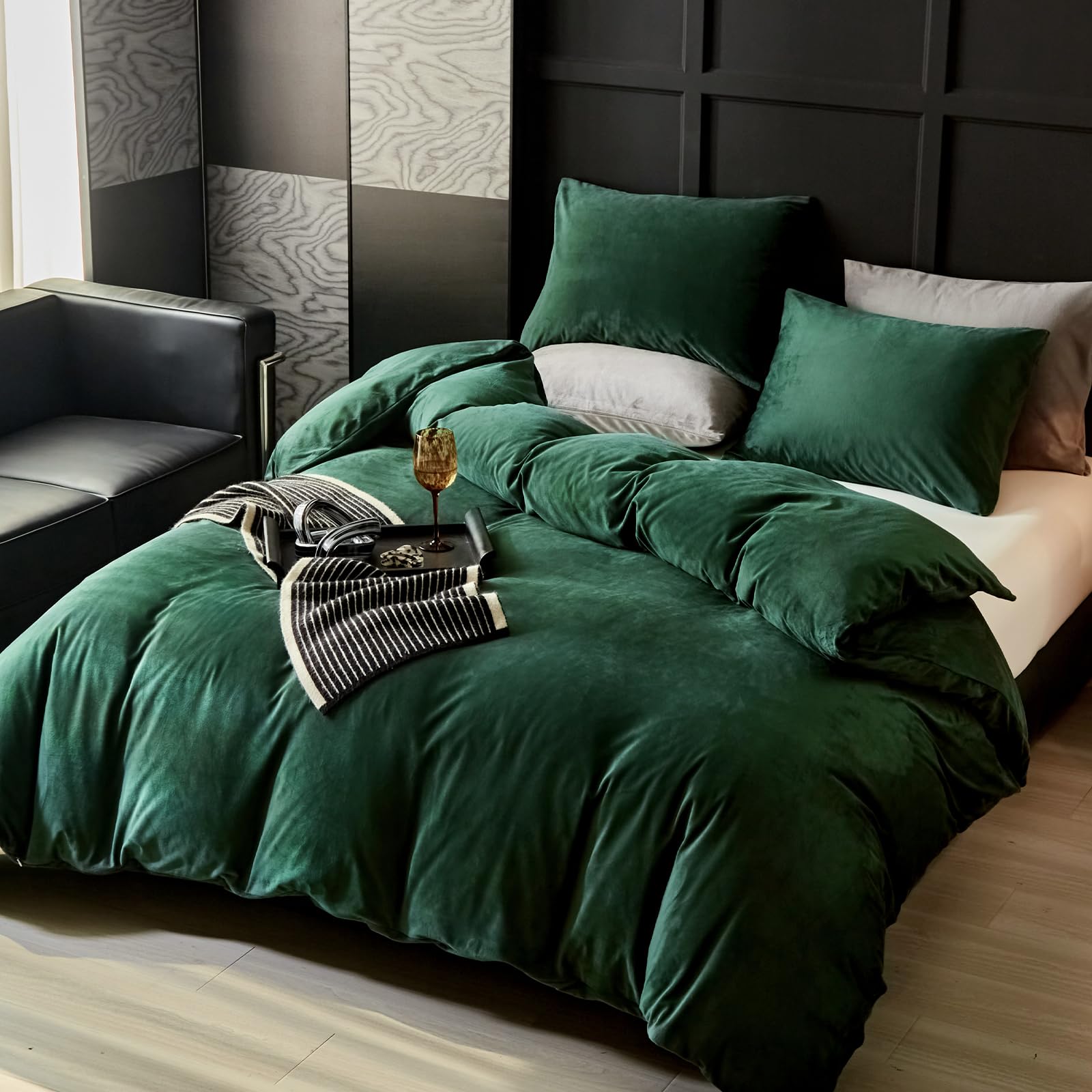 WARMDERN Emerald Green Velvet Duvet Cover Queen Size - Ultra Soft Luxury Flannel Bedding Set (3pc) with Zipper Closure - Modern Textured Crystal Velvet Comforter Cover for Cozy Bedroom Decor - Perfect for Master Bedroom, Guest Room & Winter Warmth