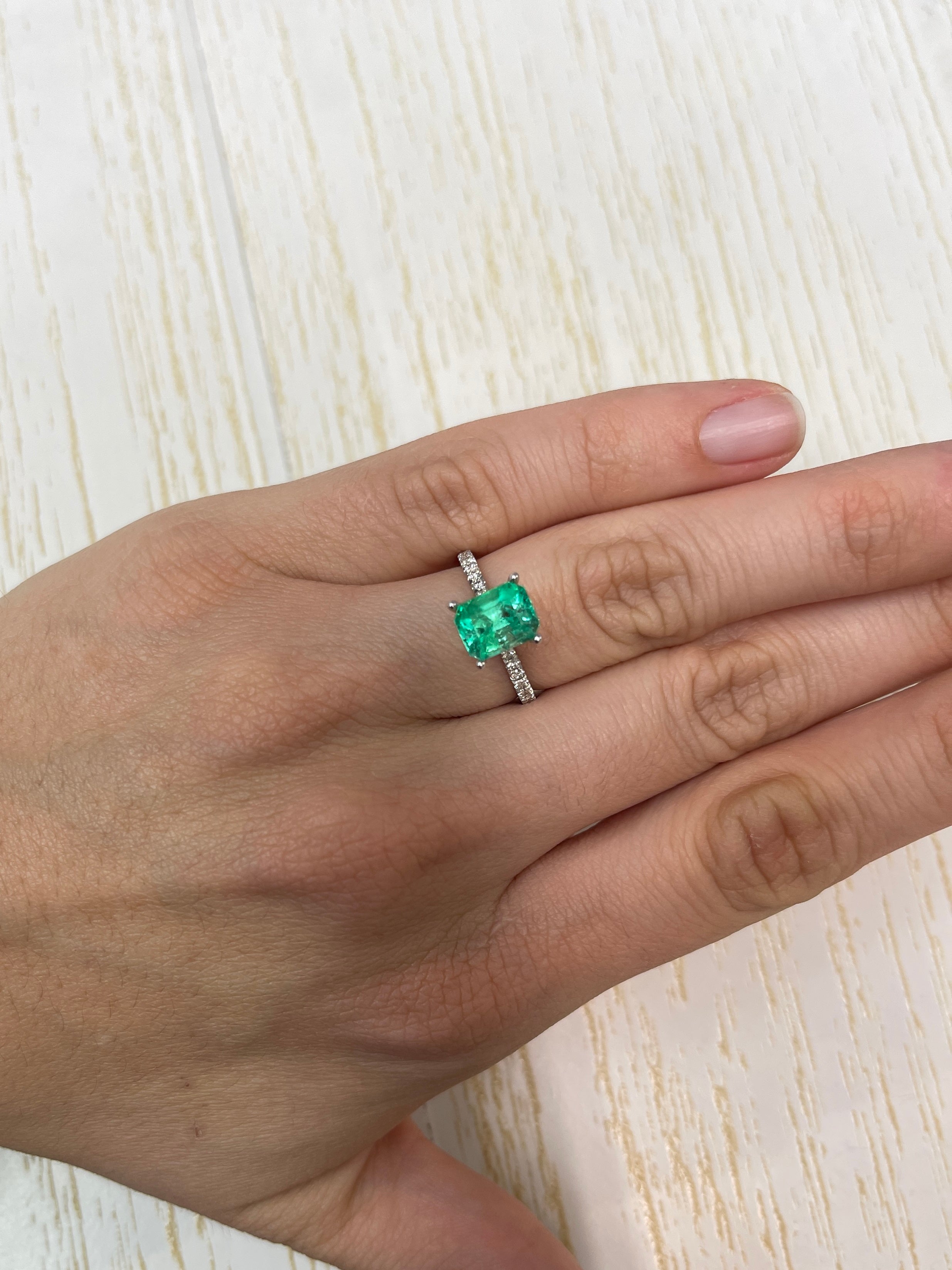 2.07 Carat 9x7mm Muzo Green Natural Colombian Loose Emerald - Emerald Cut Gemstone for Jewelry Making, Engagement Rings & Luxury Gifts