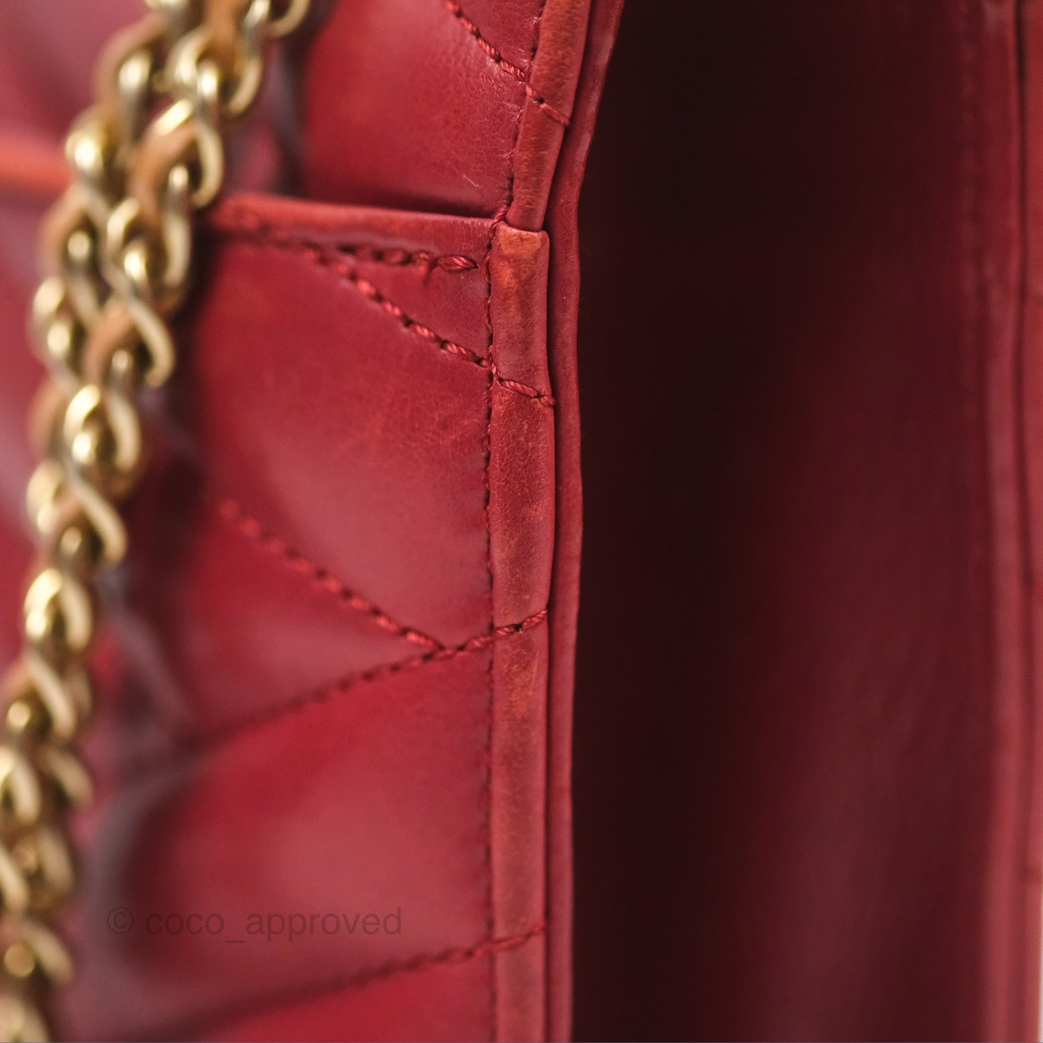 Chanel Chevron Shoulder Bag in Red Calfskin Leather with Aged Gold Hardware - Luxury Crossbody Purse for Women, Perfect for Parties, Date Nights & Special Occasions