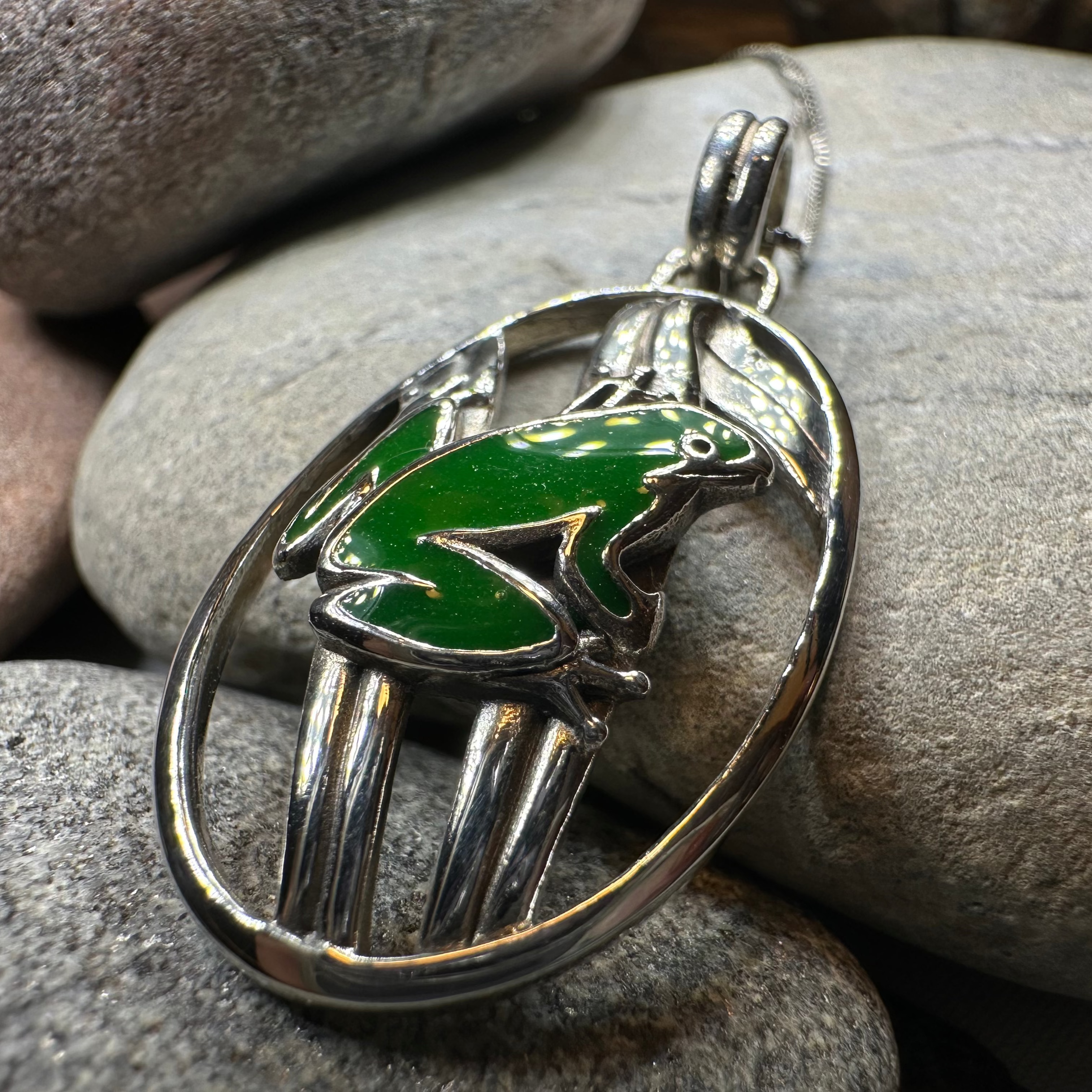 Enamel Frog Necklace - Cute Animal Jewelry for Women, Handmade Frog Pendant Necklace, Unique Gift for Her - Perfect for Casual Wear, Parties & Nature Lovers