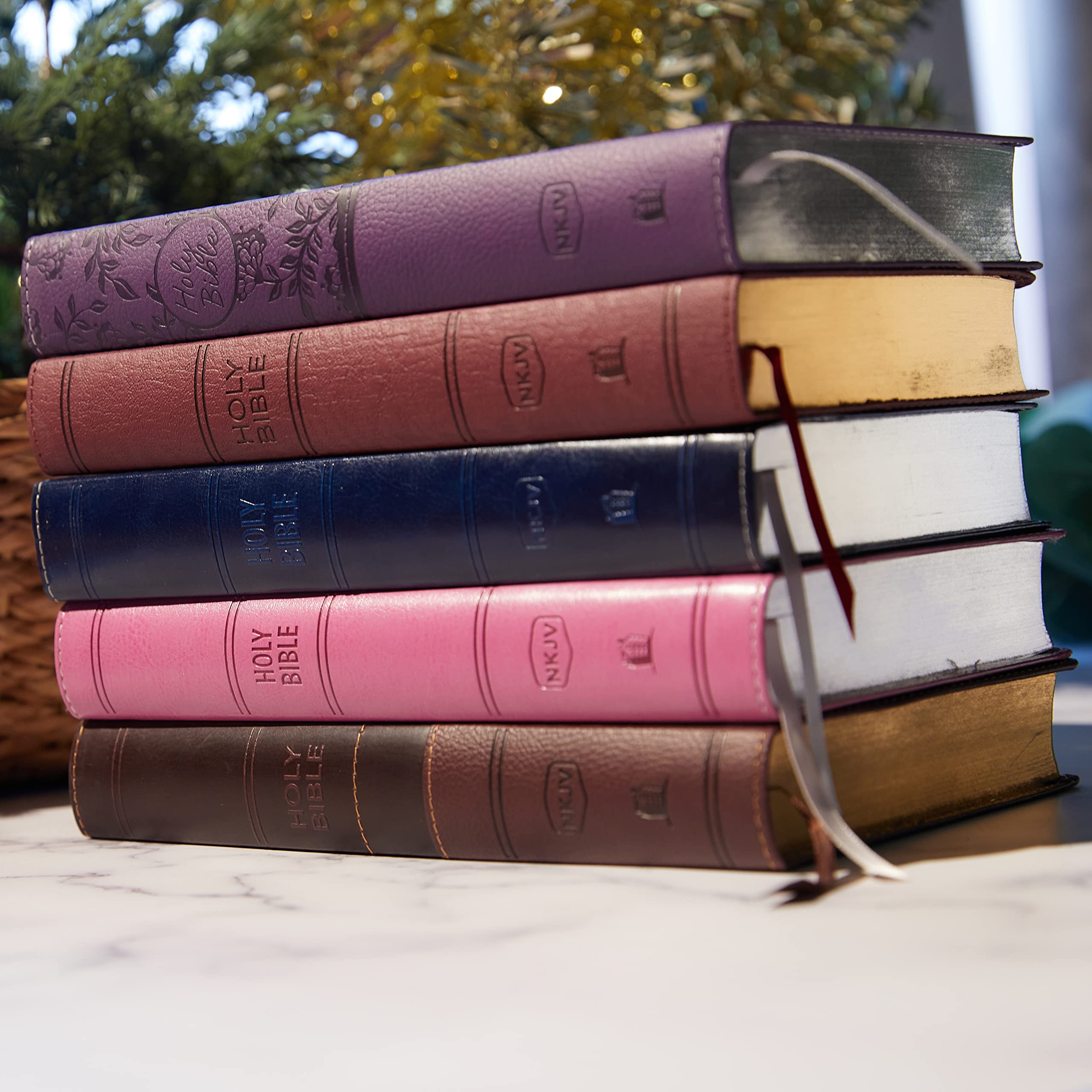 NKJV Deluxe Gift Bible - Leathersoft Purple Cover, Red Letter Edition, Comfort Print | Holy Bible New King James Version | Perfect for Church Gifts, Bible Study & Christian Devotionals
