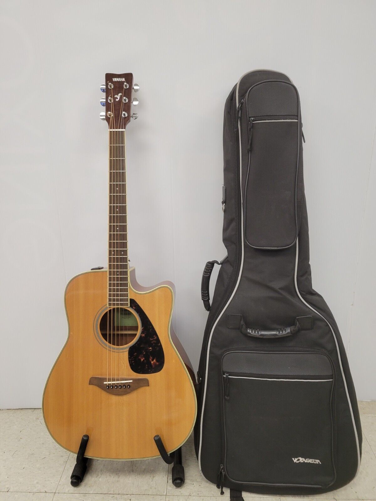 Yamaha FGX820C Acoustic Electric Guitar with Cutaway - Natural Finish for Stage Performance & Home Practice