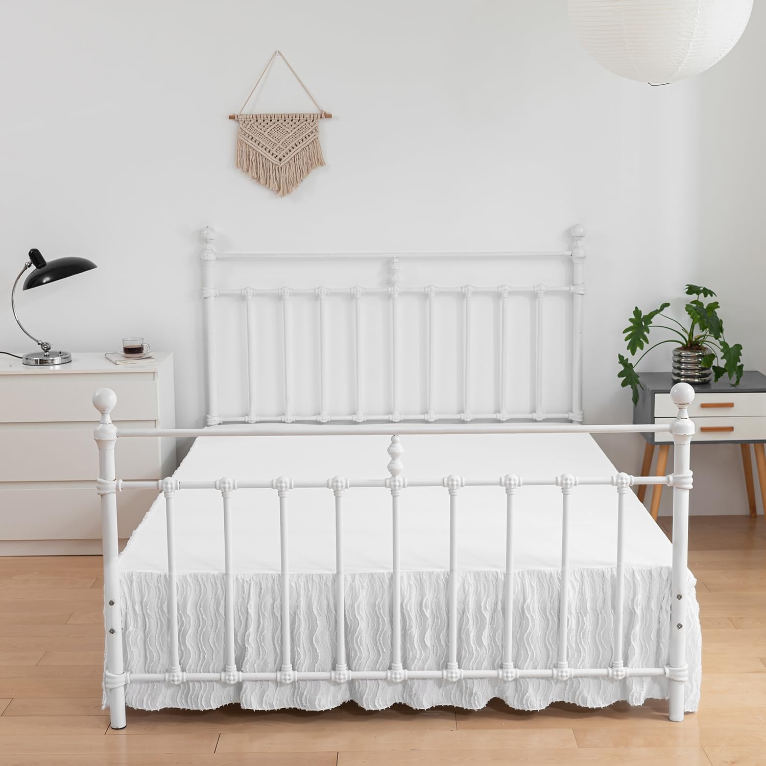 Wavy Tufted King Size Bed Skirt 18 Inch Drop - Ruffled Boho Style Split Corner Design - White Bedroom Decor for King Beds - Perfect for Bohemian & Coastal Bedroom Themes