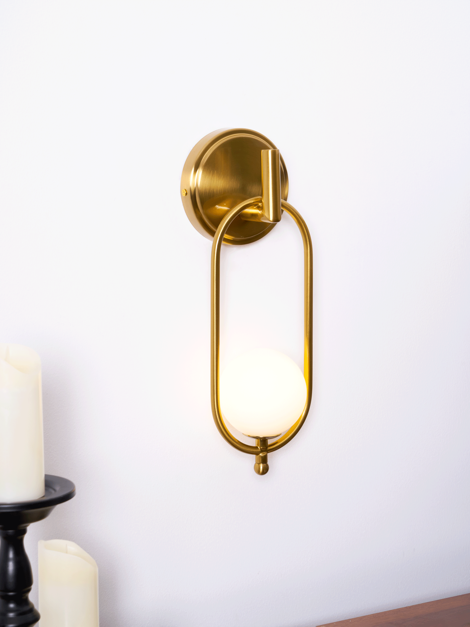 Elegant Aurea Brass Wall Light - Vintage Sconce for Bedroom, Living Room & Hallway - Dimmable LED Fixture for Warm Ambient Lighting
