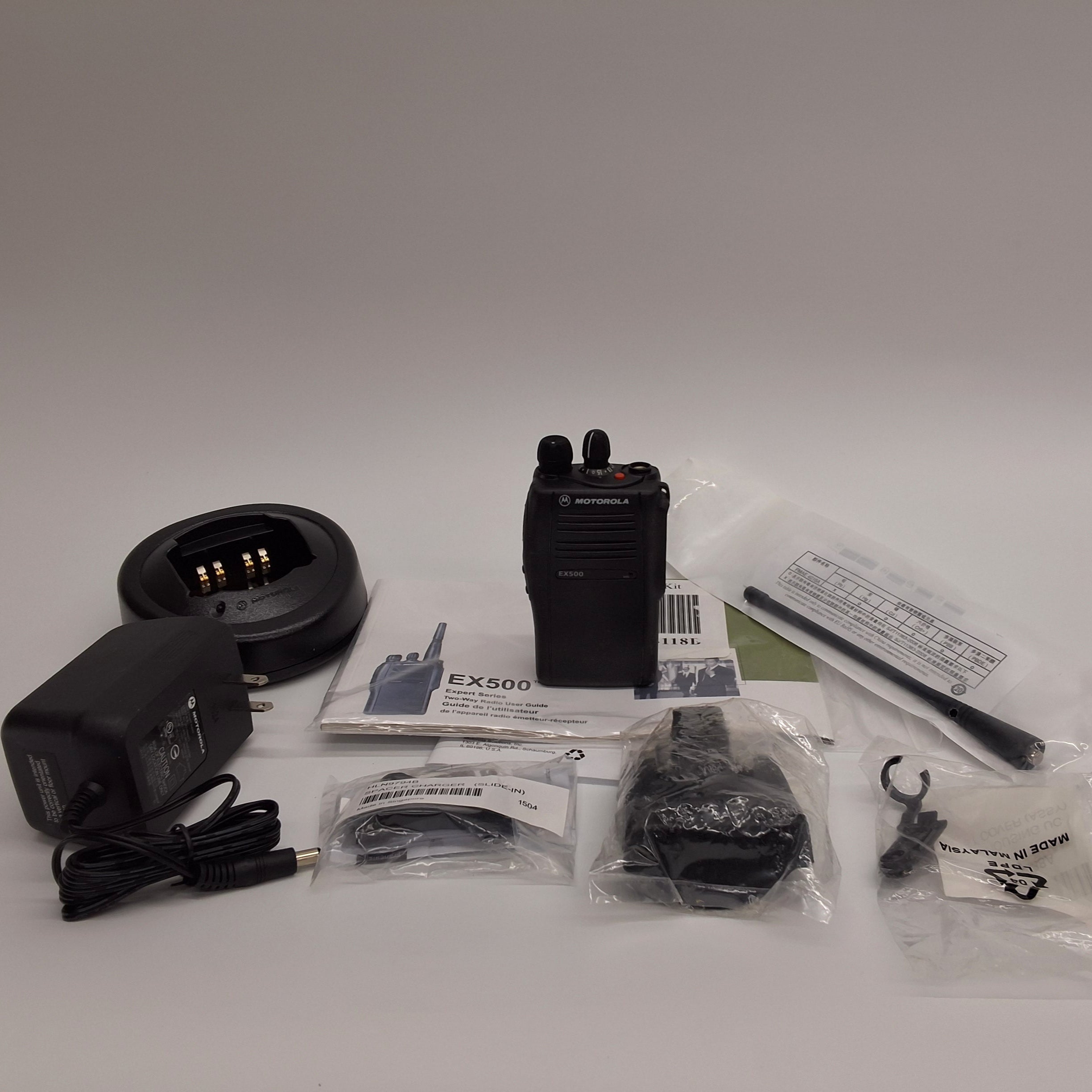 Motorola EX500 UHF Two-Way Portable Radio Kit - Long Range Walkie Talkie for Outdoor, Construction & Emergency Communication