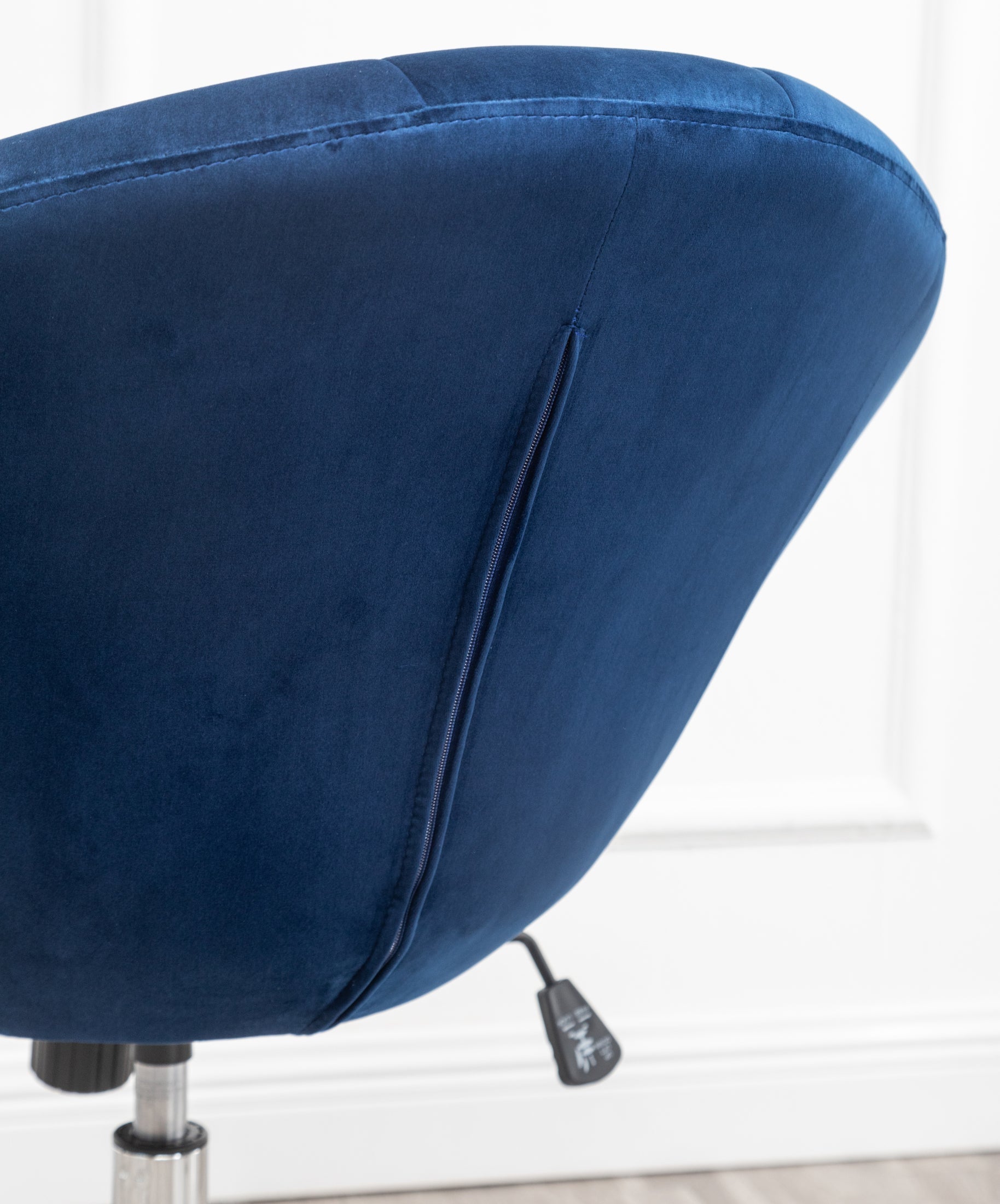 Roundhill Furniture Noas Velvet Upholstered Tufted Back Swivel Accent Chair - Blue Velvet Lounge Chair with 360° Rotation for Living Room, Bedroom & Office Decor